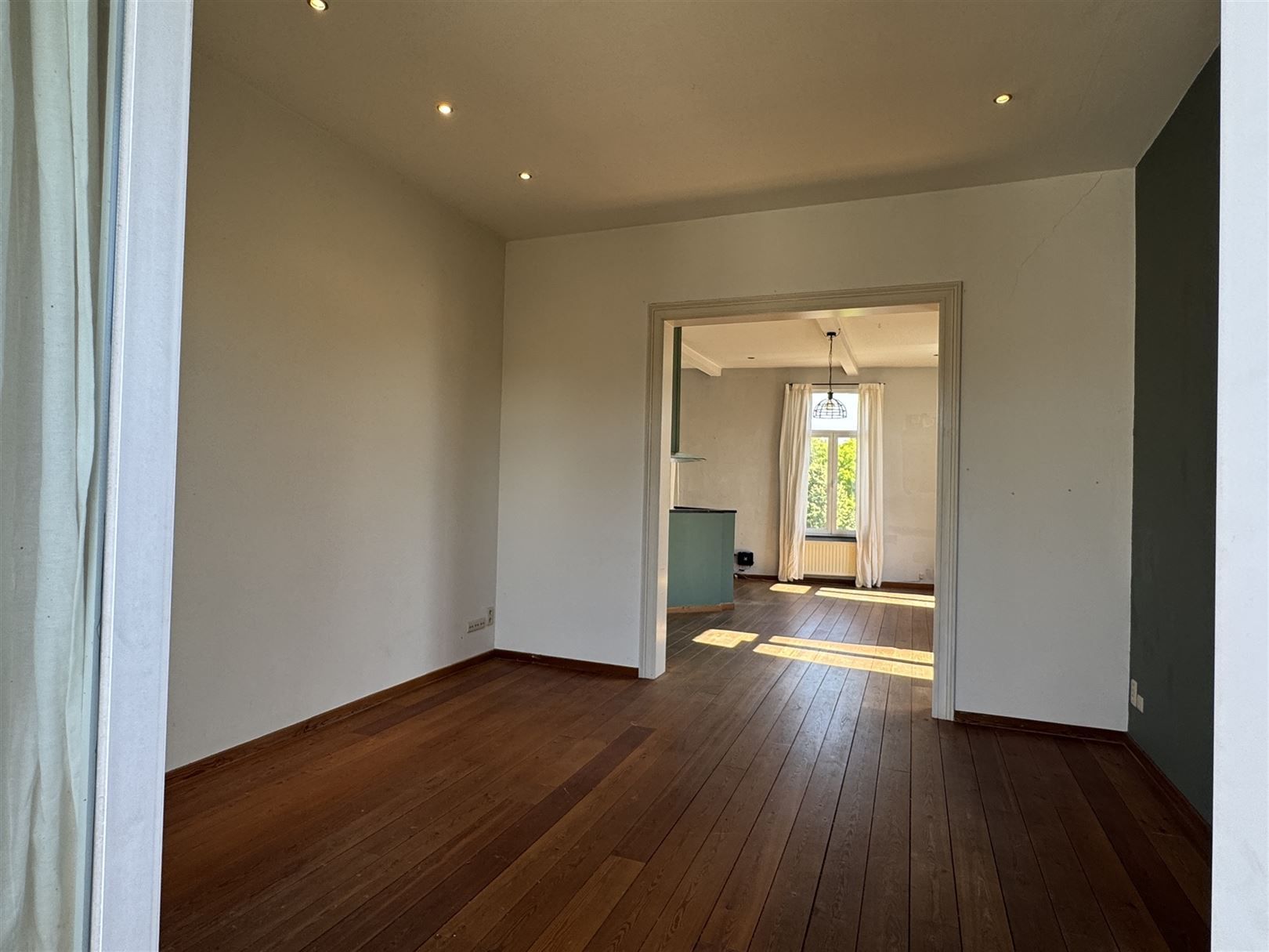 Ruime stapelwoning met 2 slaapkamers en garage foto 3