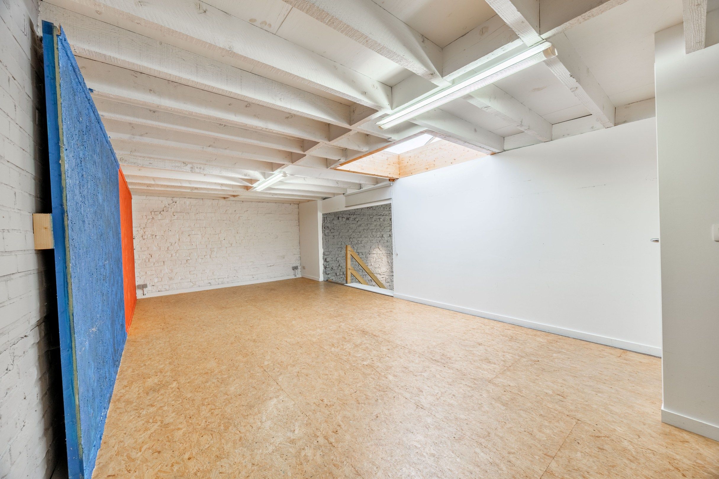 CENTRAAL GELEGEN HANDELSPAND MET TAL VAN MOGELIJKHEDEN IN ZWEVEGEM! foto 11