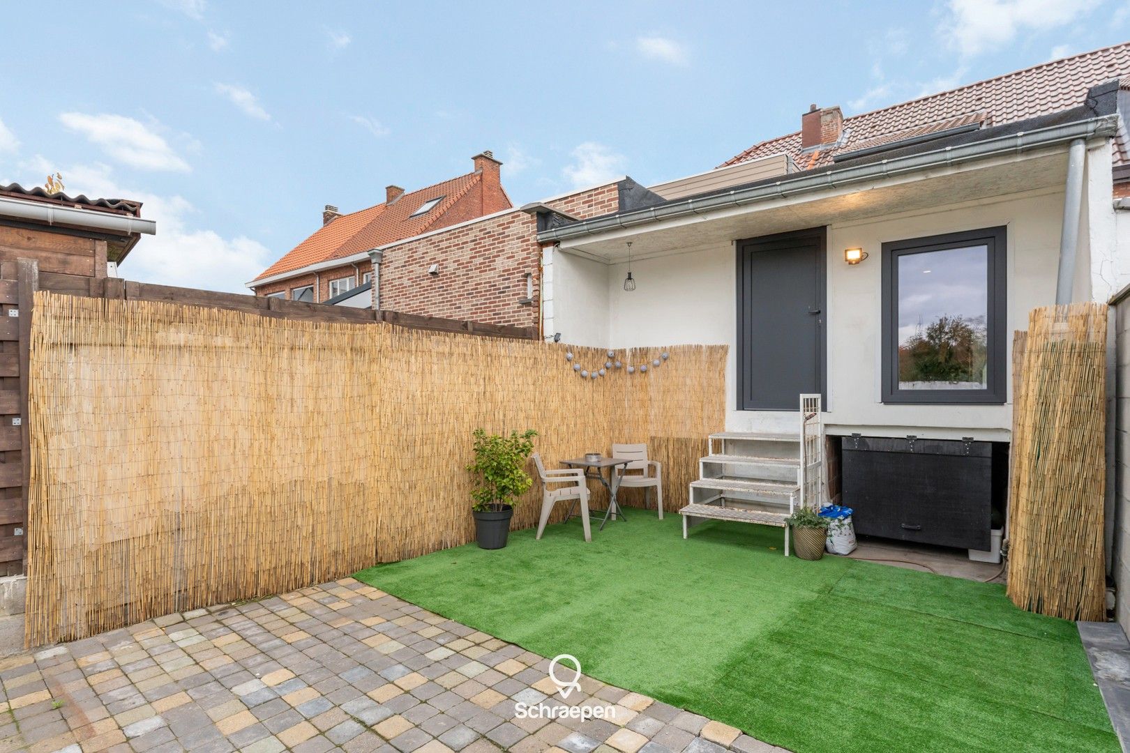 Charmante rijwoning met 2 slpks én stadstuintje nabij Genk-Centrum! foto 3