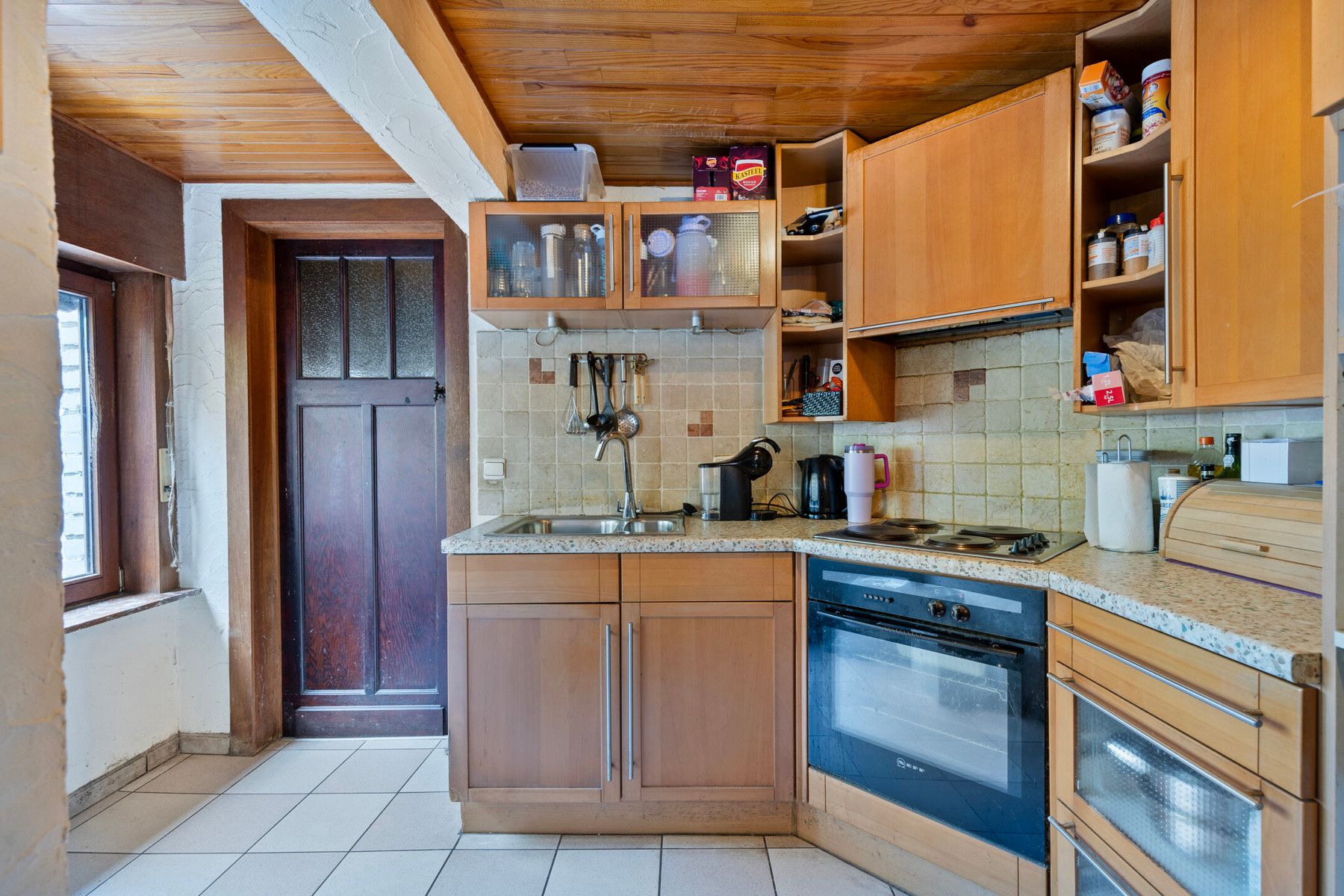Te renoveren woning met 2slpk (mogelijkheid 3) en tuin! foto 8