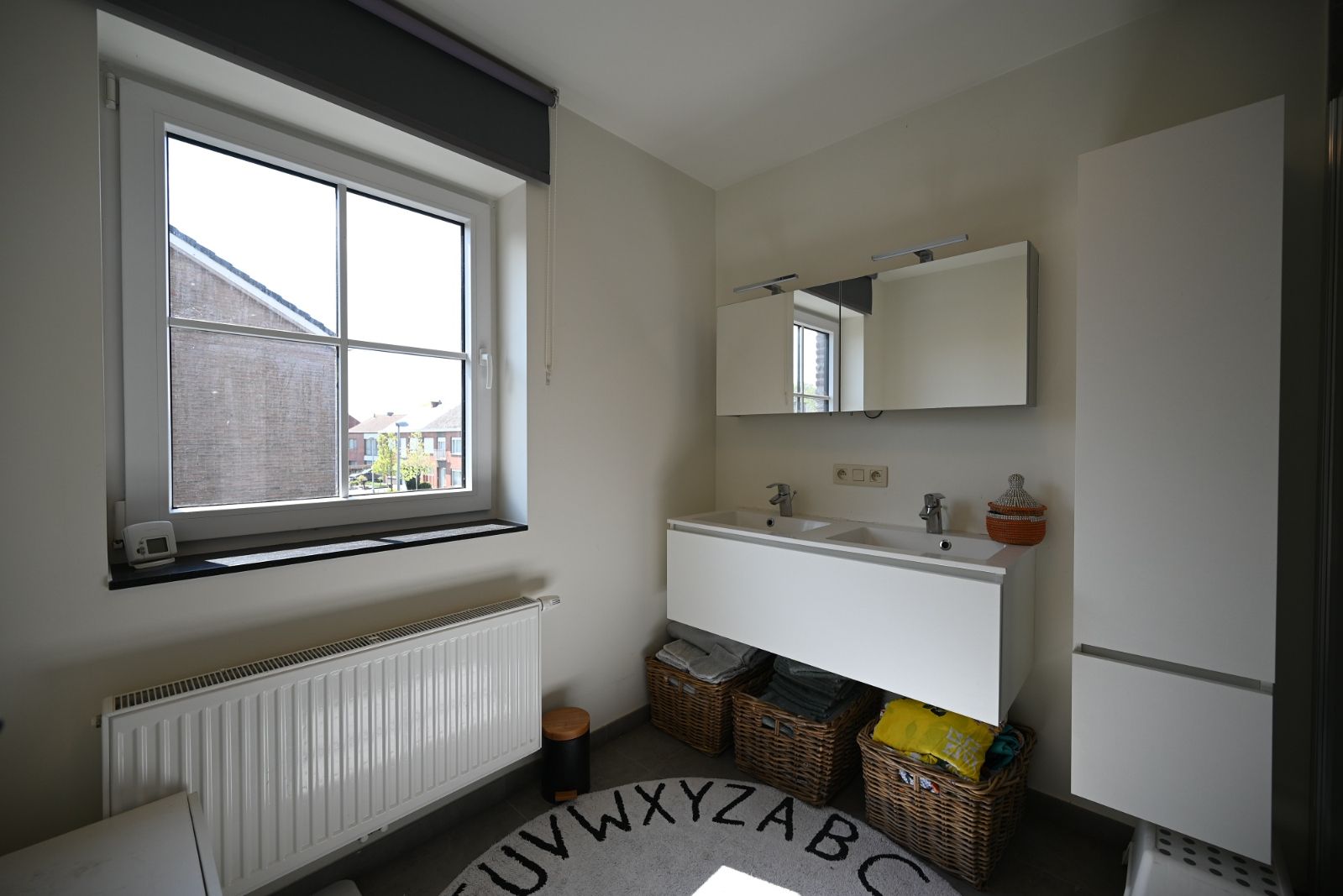 Gezinsvriendelijke Woning met Open Keuken, Tuin parkeerplaats en Garage foto 16