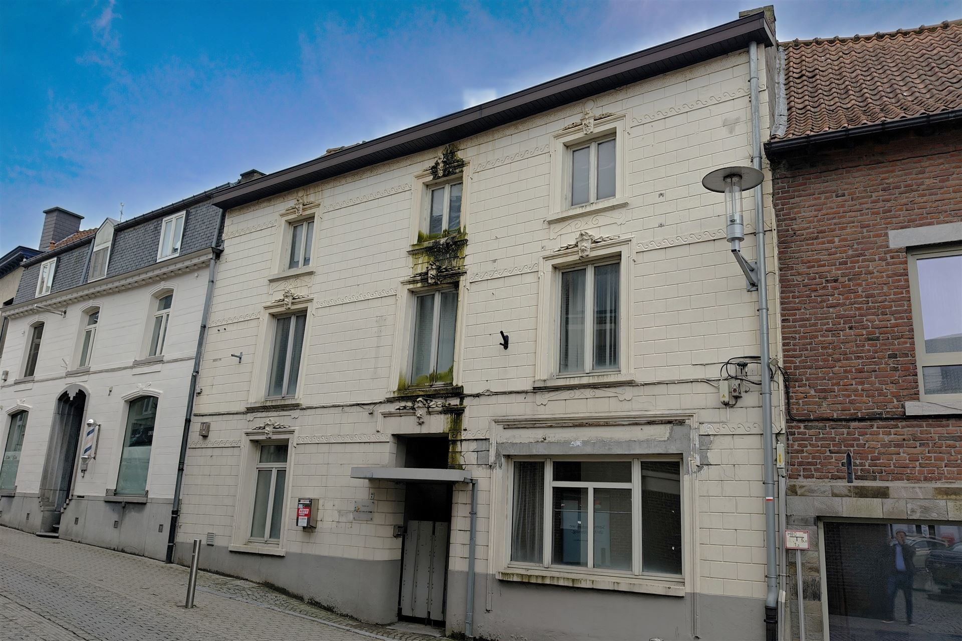 Te renoveren kantoorgebouw (311m²) in het historisch centrum van Borgloon foto 2