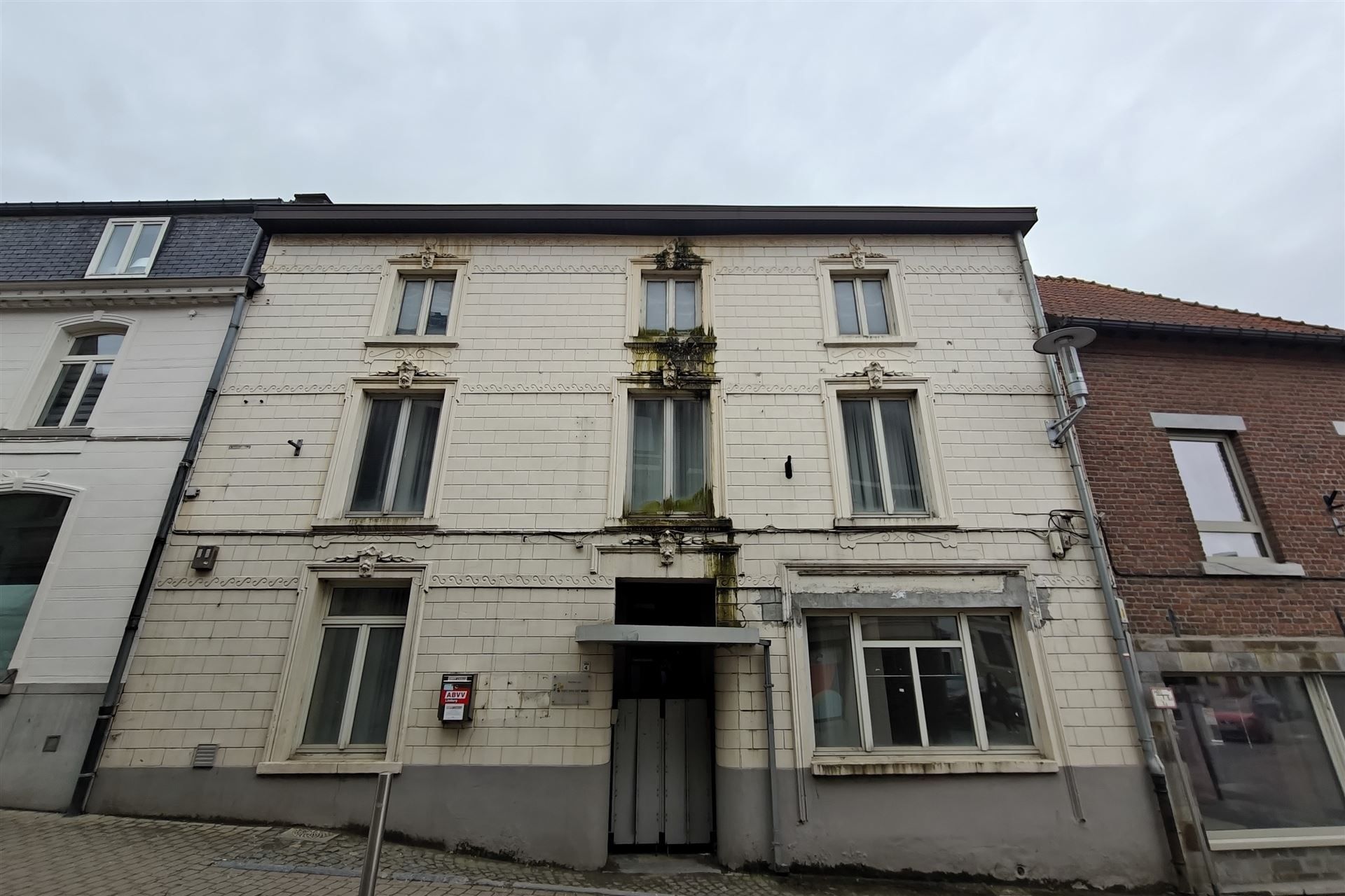 Te renoveren kantoorgebouw (311m²) in het historisch centrum van Borgloon foto 2