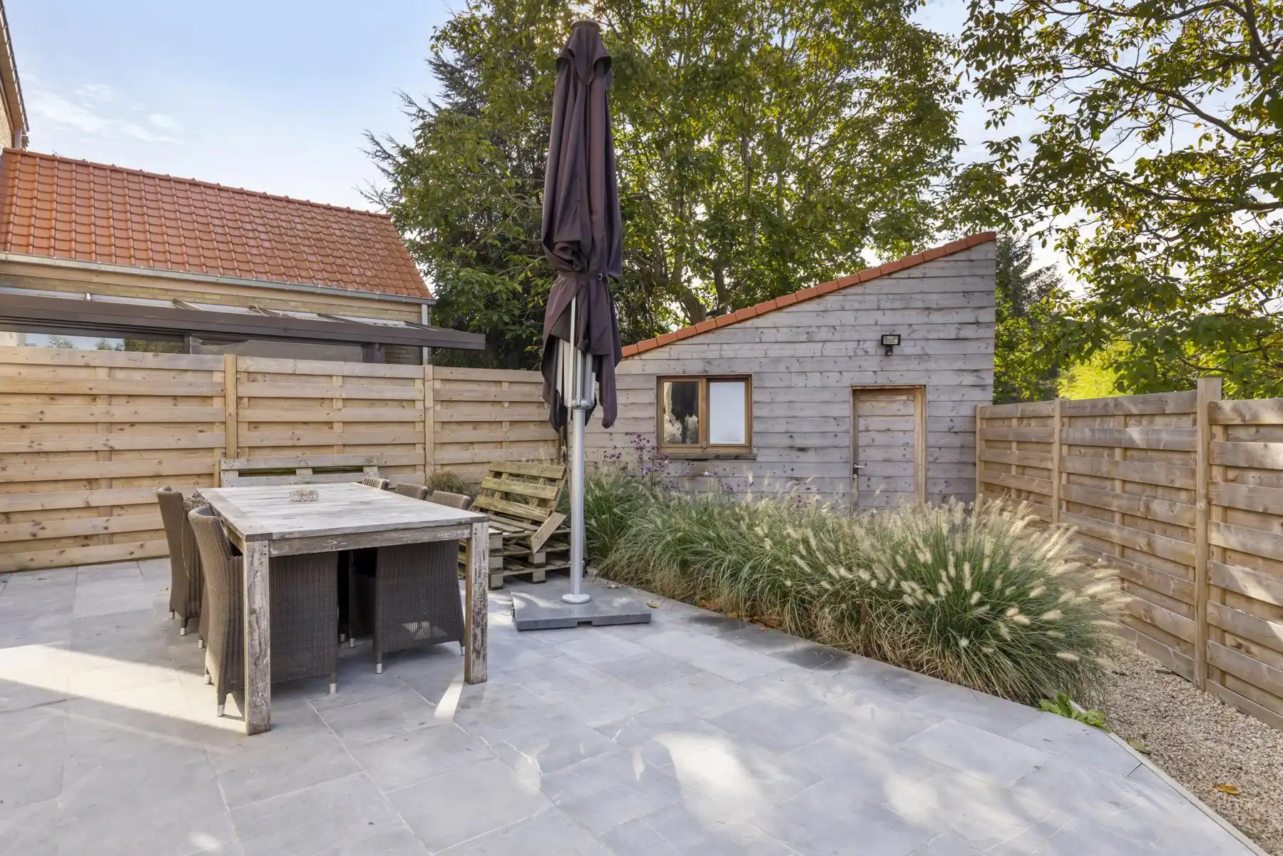 BEZOEKDAG VOLZET! - Gerenoveerde woning met terras en tuin! foto 10
