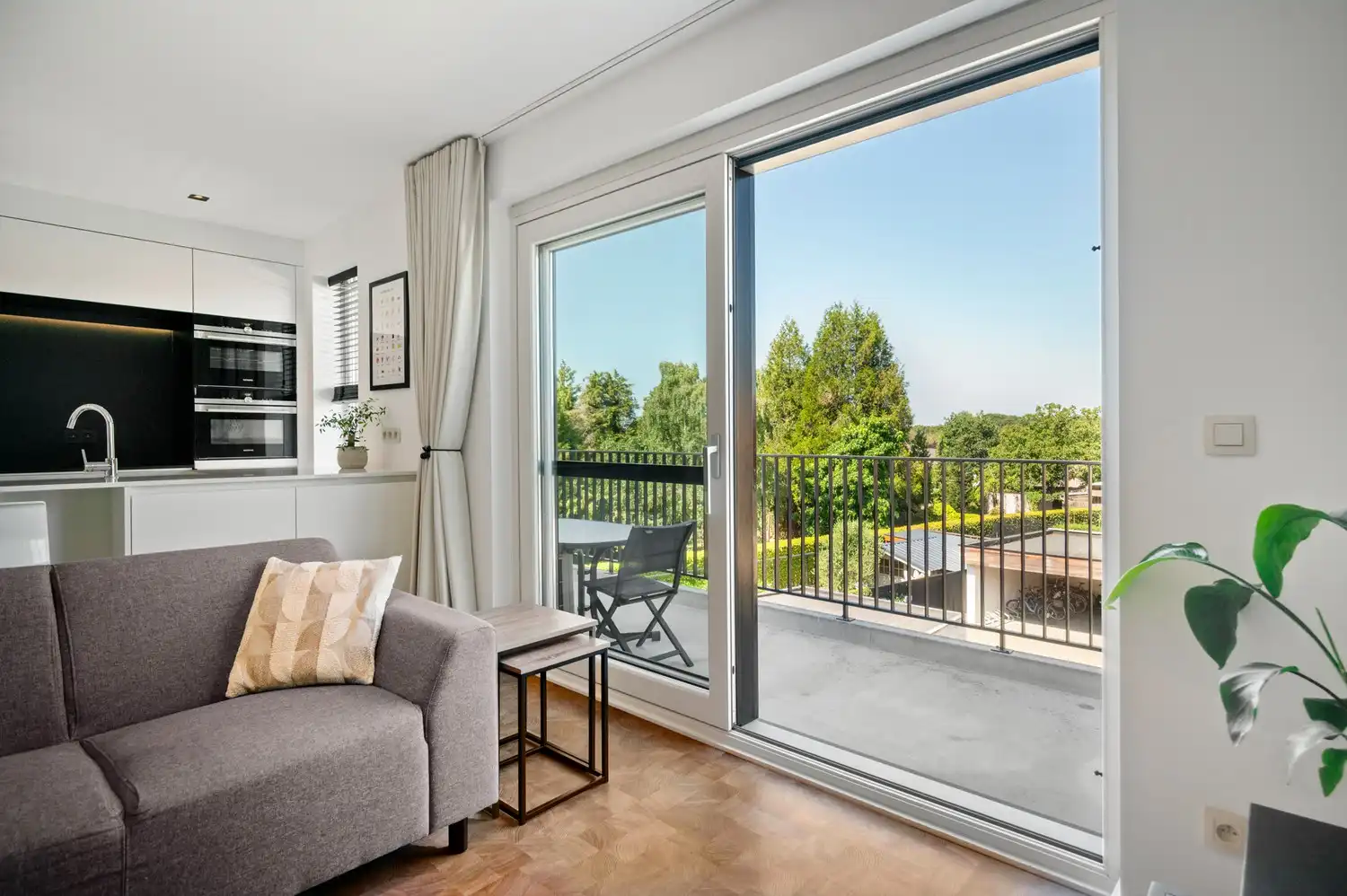 Instapklaar appartement met 2 slpkrs en terras nabij centrum Koningshooikt foto 7