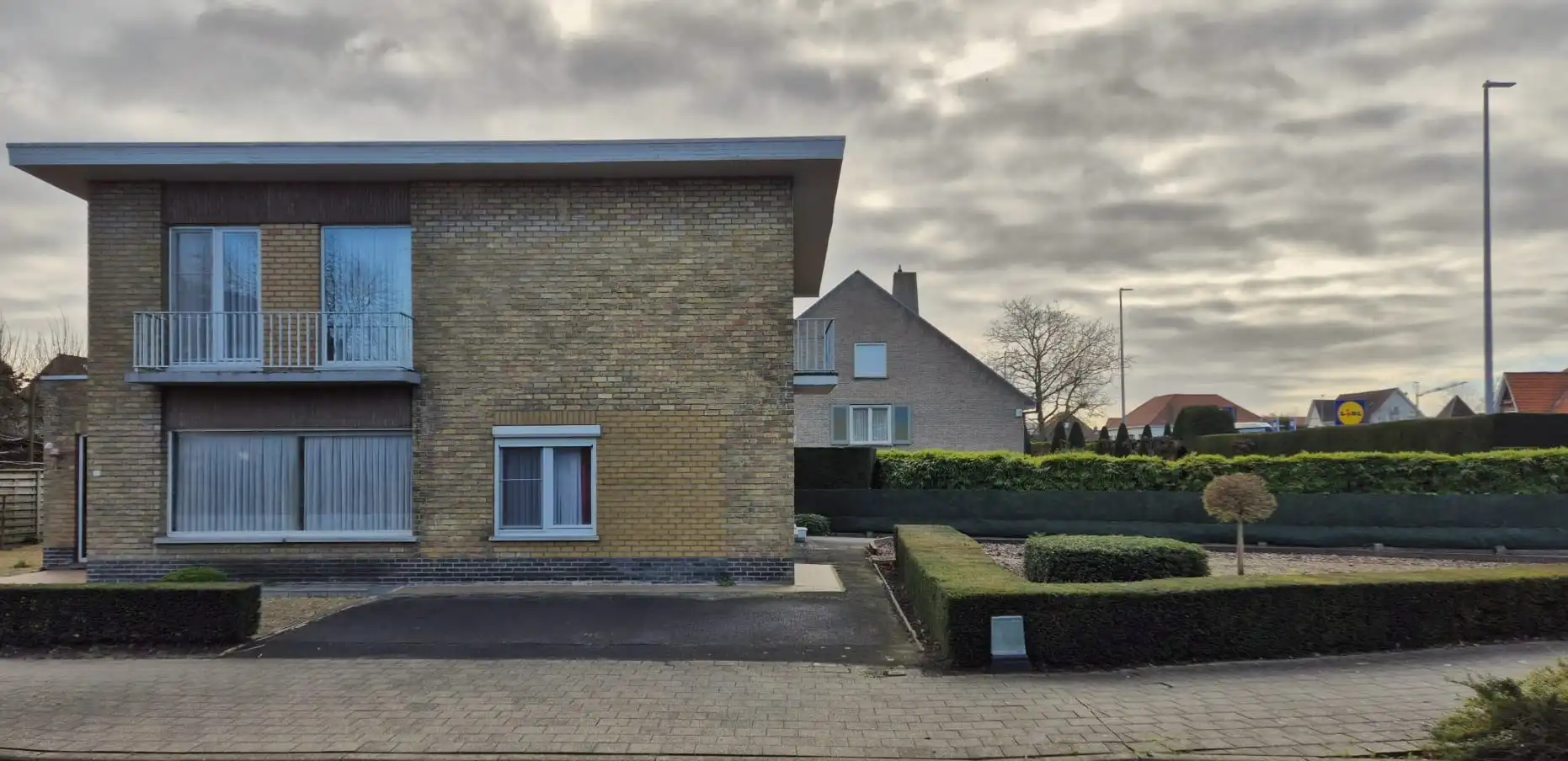 Woning en/of handel op zeer interessante hoek foto 16