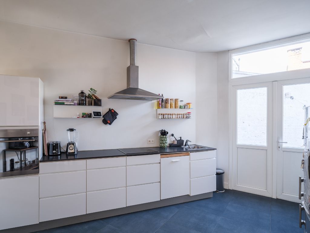 Lichtrijke en instapklare woning met stadskoer nabij Gent Centrum foto 4
