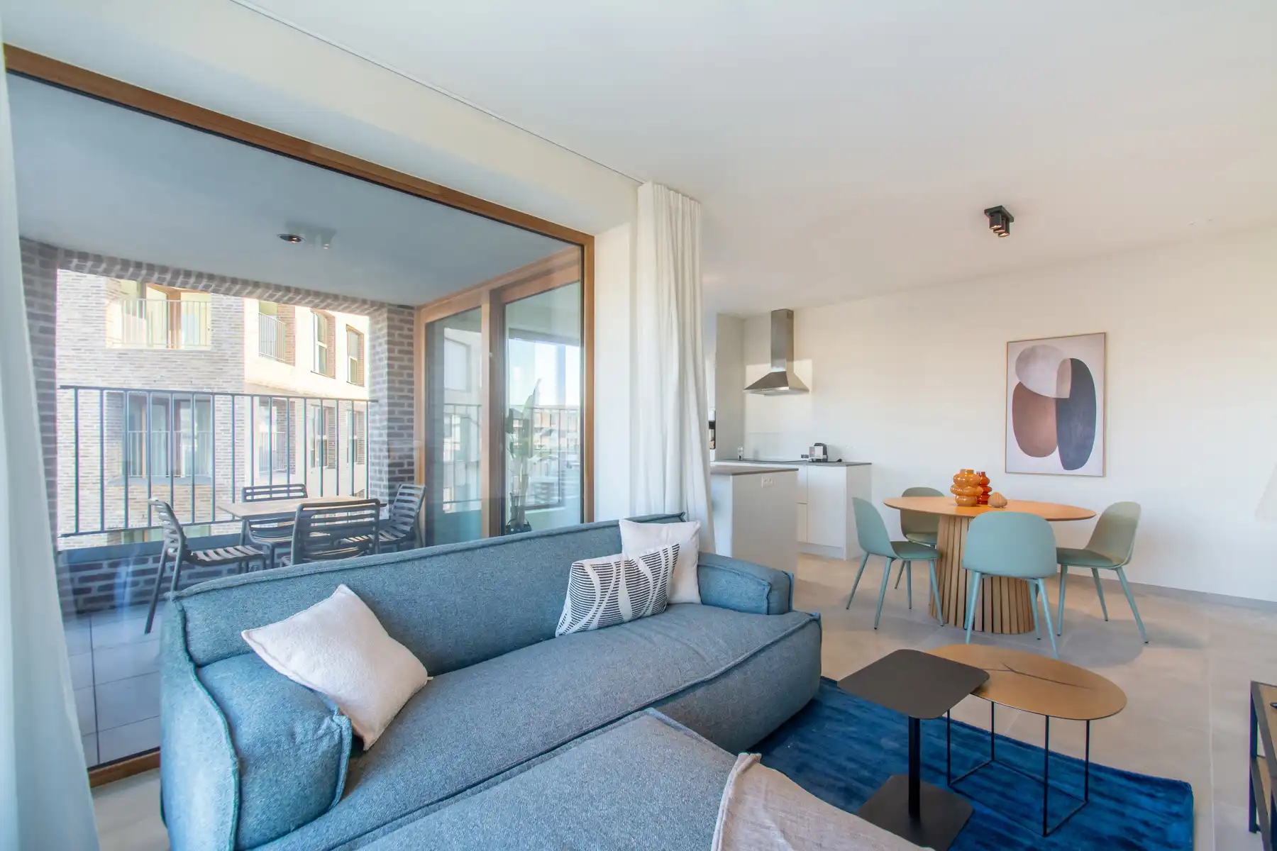 Rustig en comfortabel gemeubeld 1slpk appt. met mooi terras  foto 2