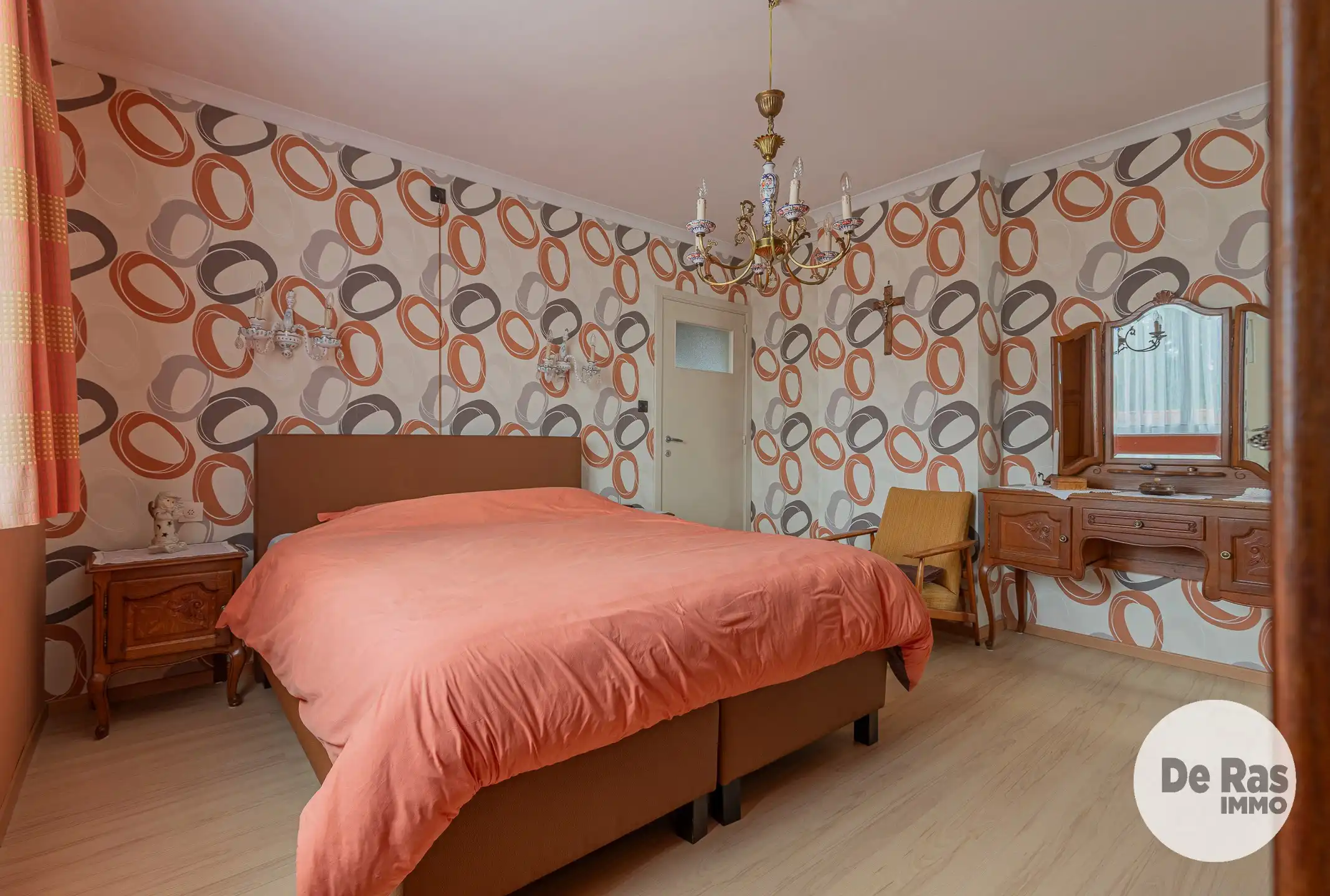 SCHELLEBELLE- Te renoveren woning in een rustige verkaveling foto 18