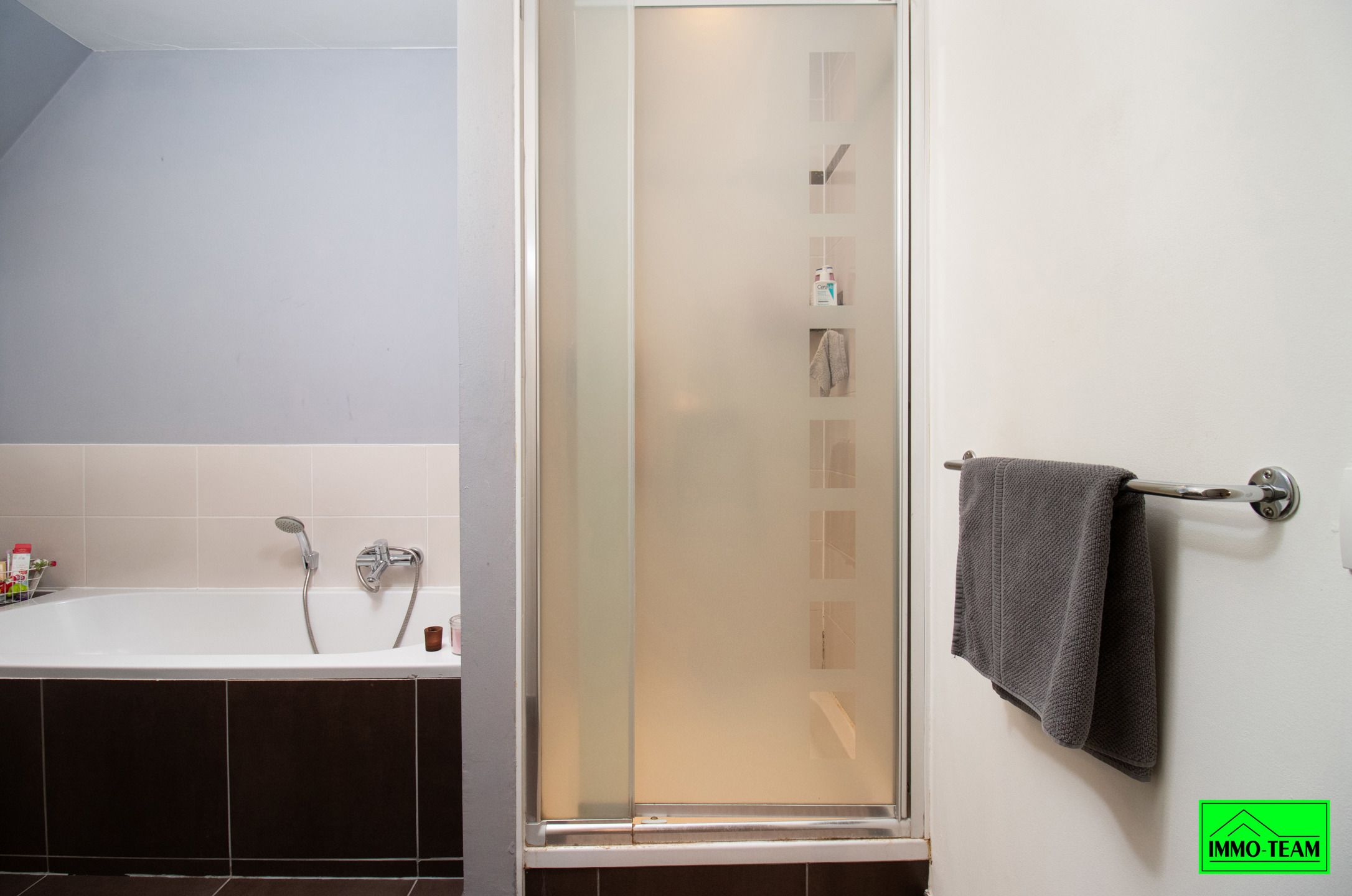 Gezellige  2-gevelwoning met 3 slks, tuin en garage foto 18