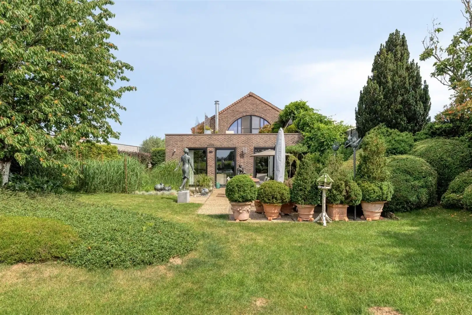 Goed onderhouden villa met prachtige tuin en adembenemende verzichten. foto 30