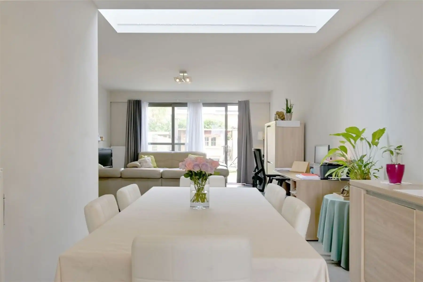 Gerenoveerde woning (2010) met 3slpk's en gezellige tuin! foto 3