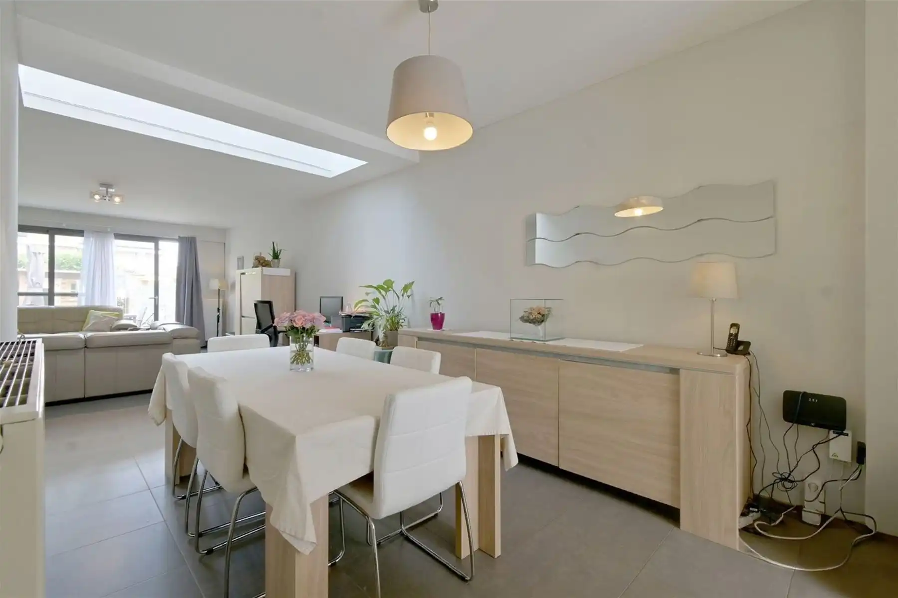 Gerenoveerde woning (2010) met 3slpk's en gezellige tuin! foto 3