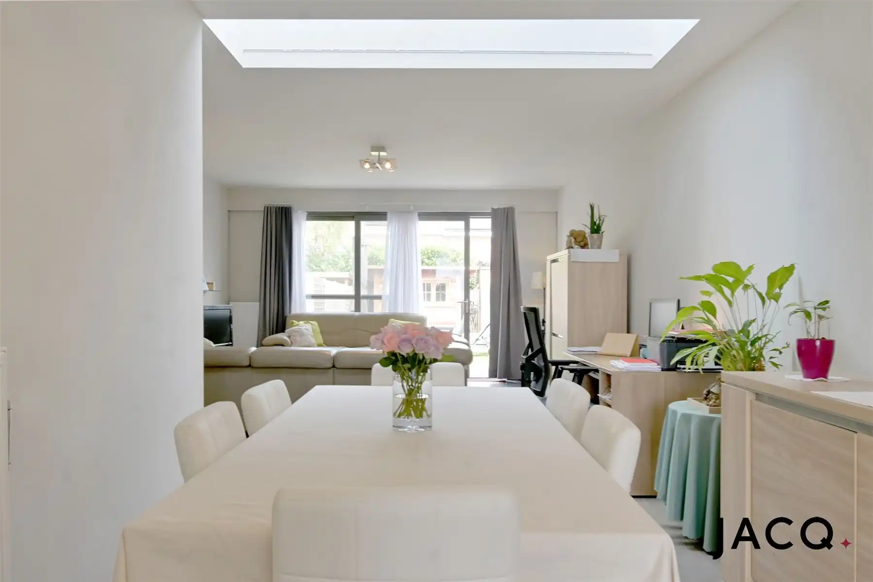 Gerenoveerde woning (2010) met 3slpk's en gezellige tuin! foto 3