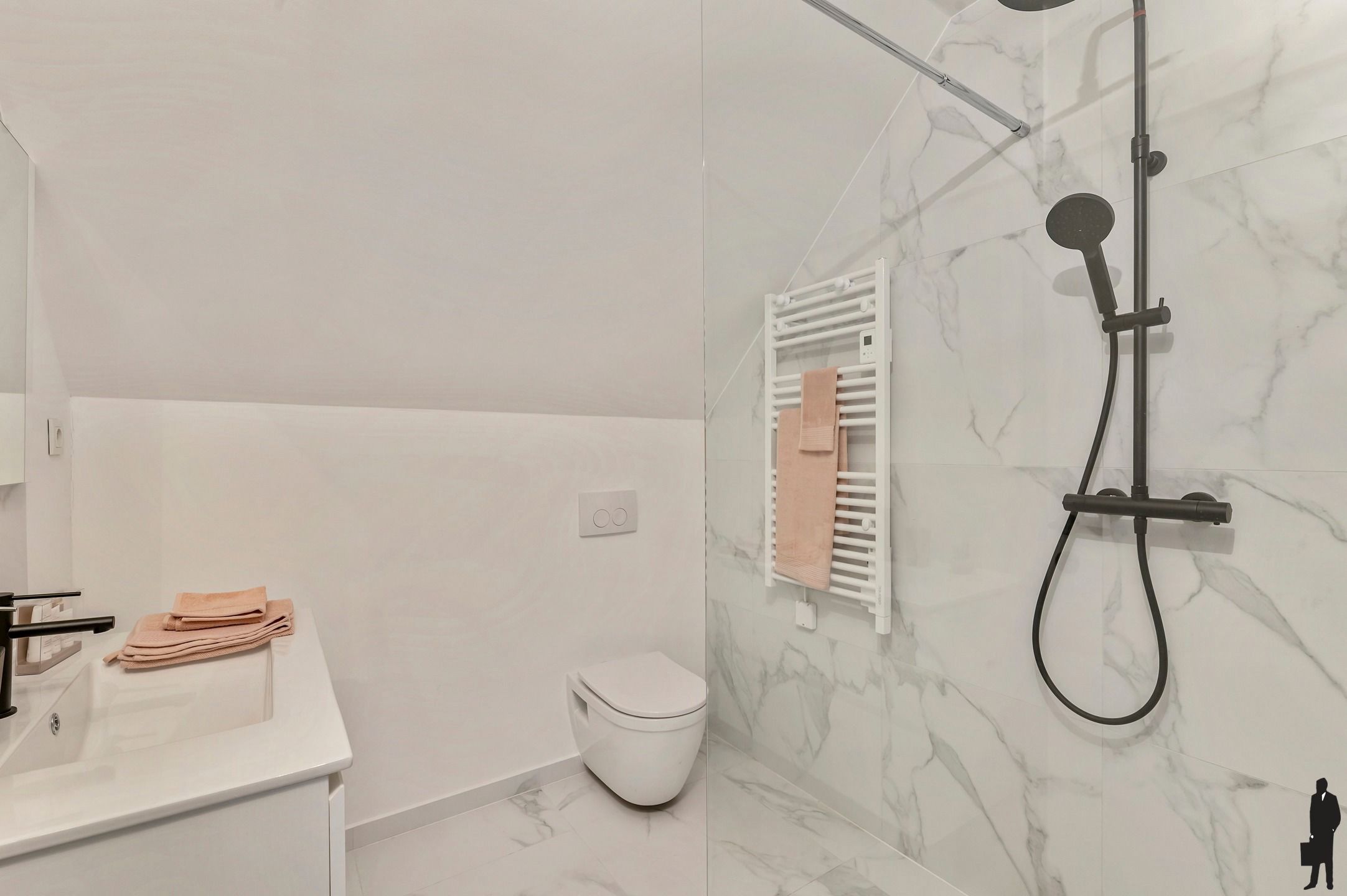 Gerenoveerde woning op ca. 520m2 met 3 slaapkamers en bureau foto 12