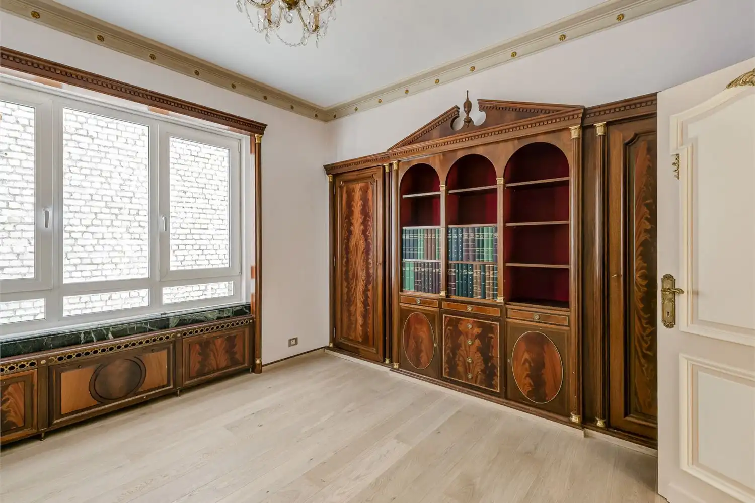 Ruim en lichtrijk 2-slaapkamerappartement (197 m²) met parkzicht en terras op toplocatie foto 10