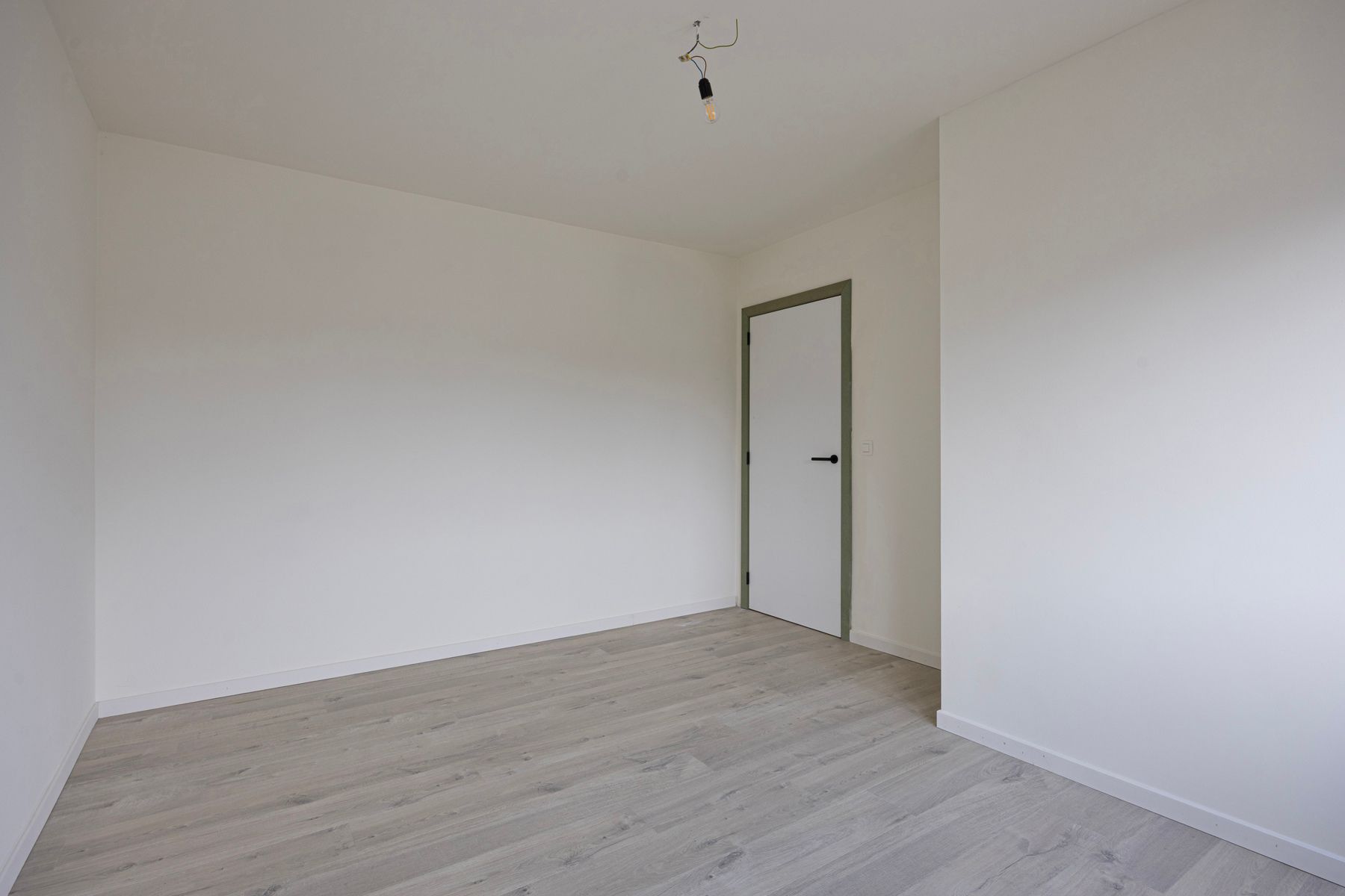 Volledig gerenoveerde gezinswoning te Bree. foto 24