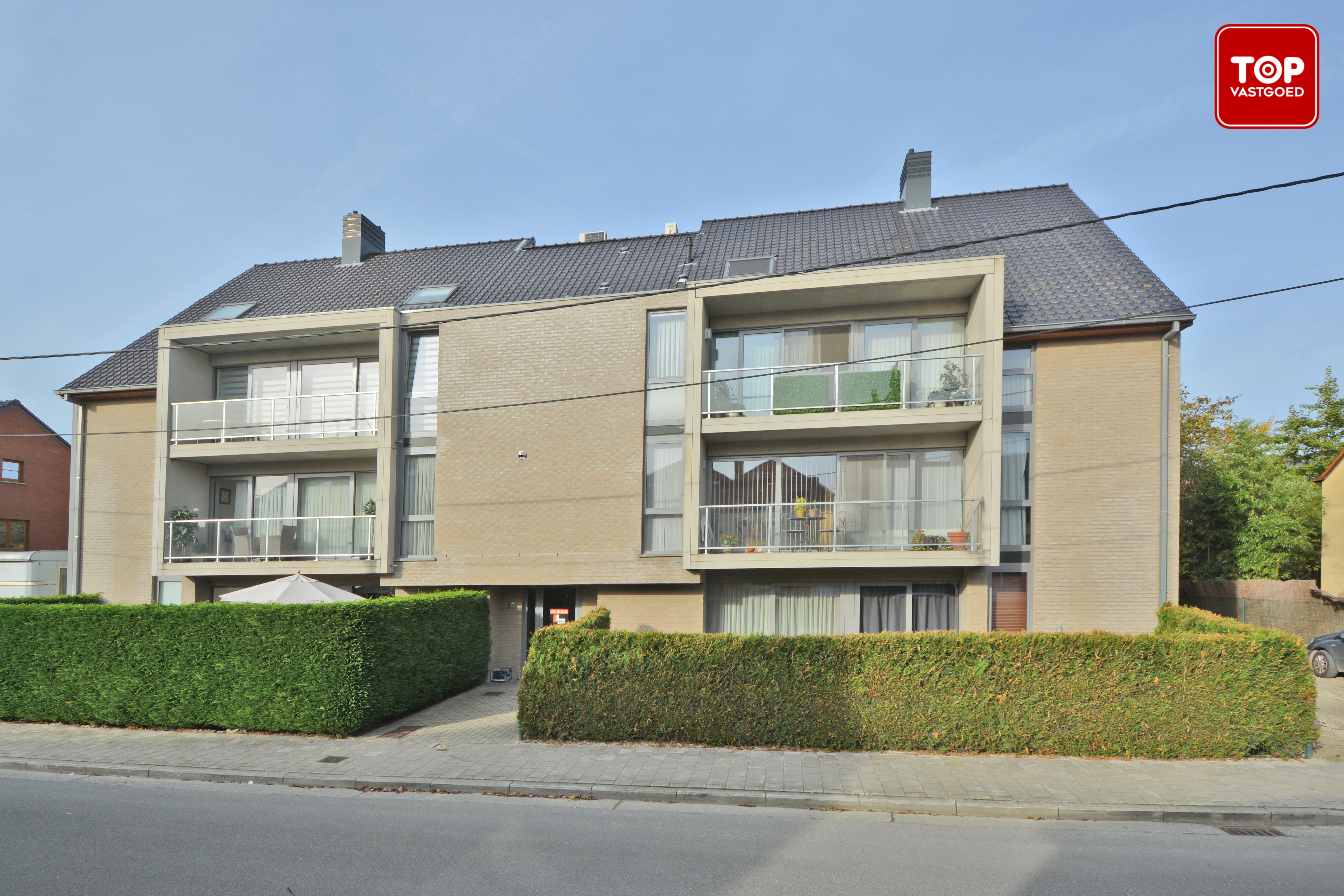 Instapklaar duplex appartement met  2 terrassen.  foto {{pictureIndex}}