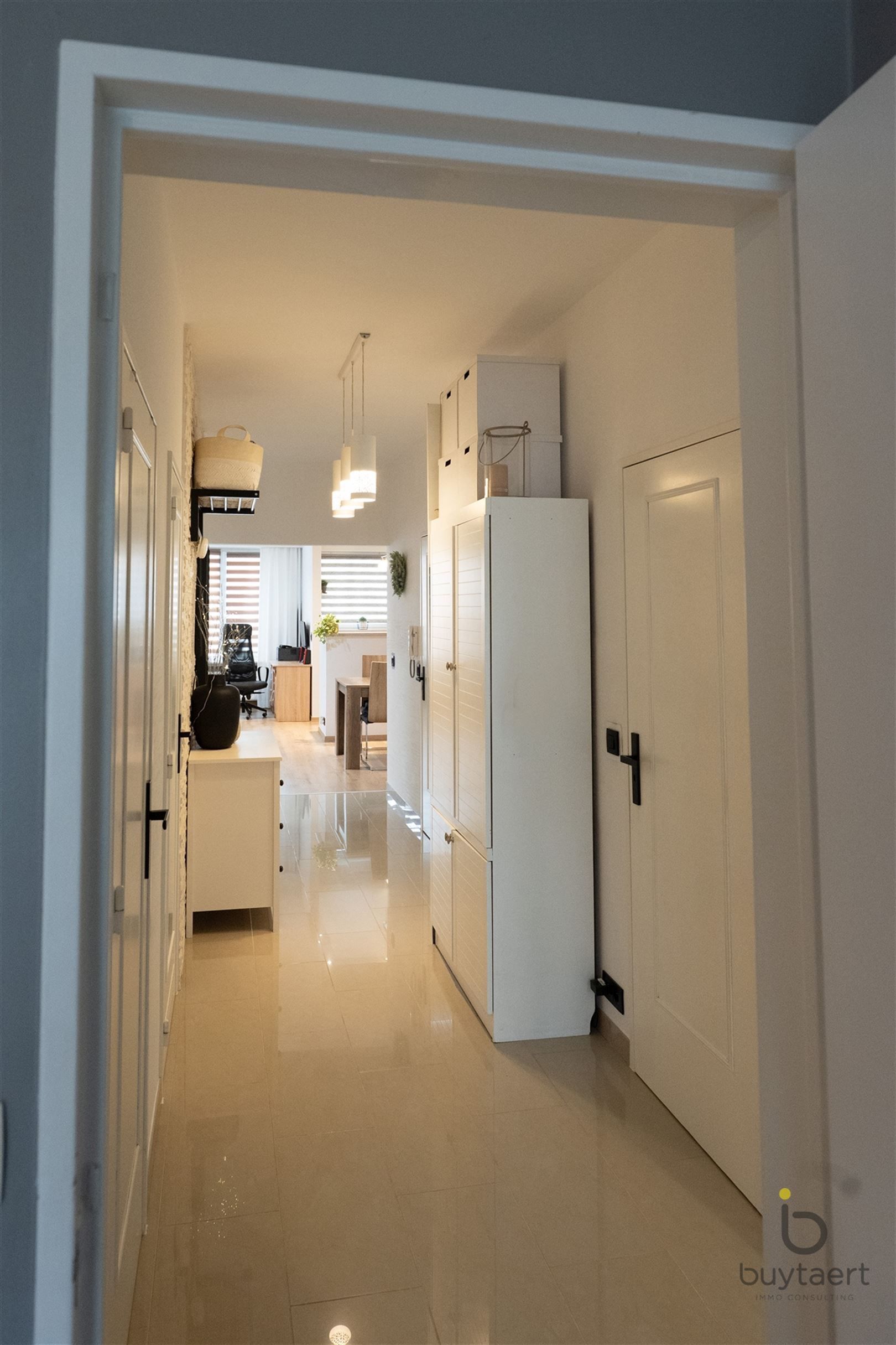 Gerenoveerd drie slaapkamer appartement te Hoboken. foto 11