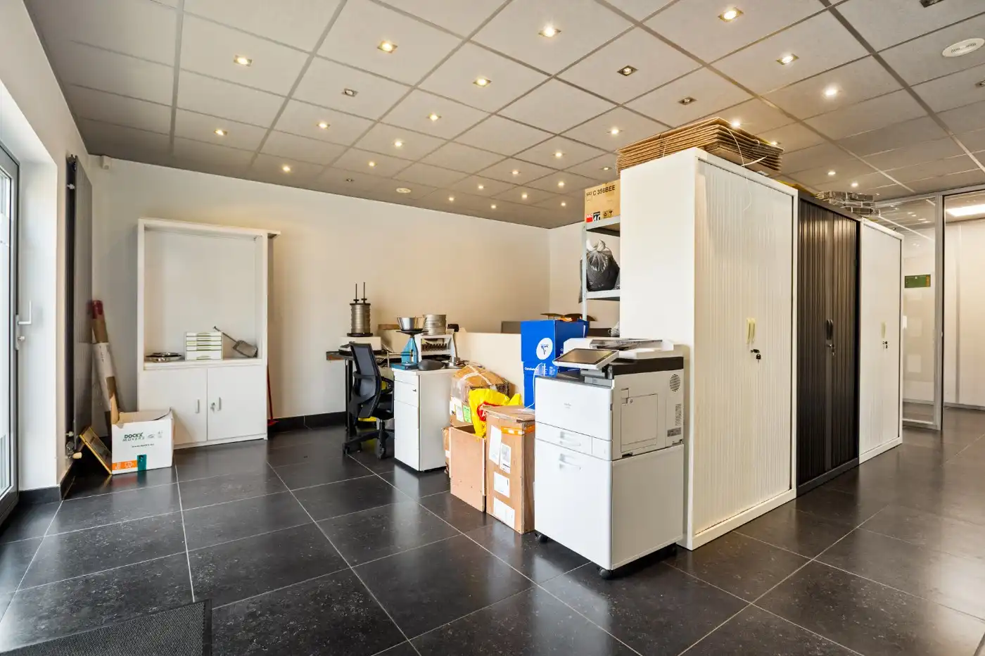 Ruime, volledig ingerichte kantoorruimte van 200 m² in hartje Stabroek foto 5