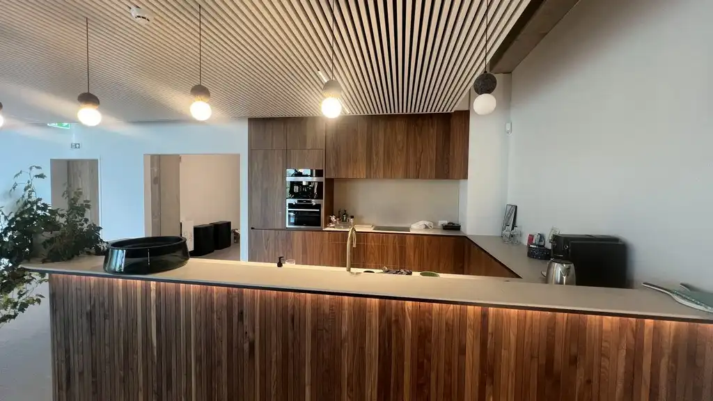 Recent magazijn te huur langs E40 in Erembodegem foto 7