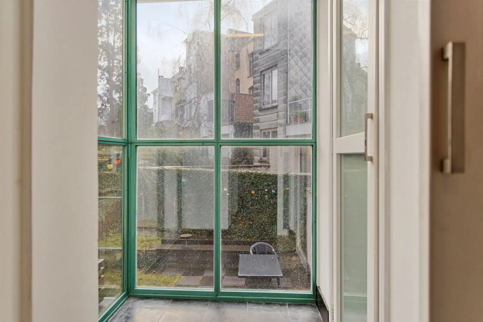 Gelijkvloers gemeubeld 1 slaapkamer appartement met tuin op A-locatie foto 18