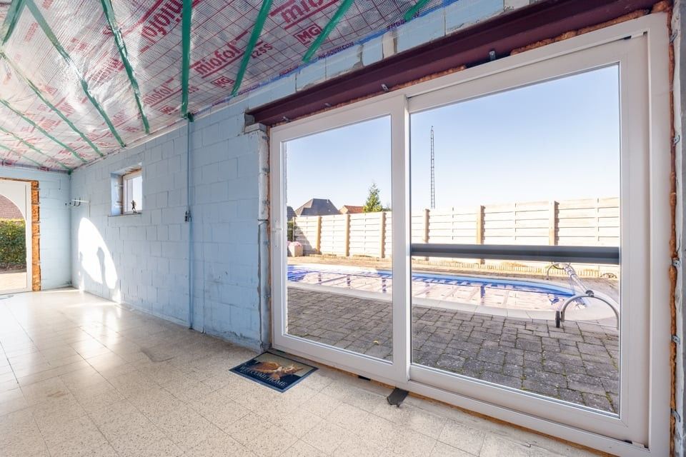 RUIME EN RUSTIG GELEGEN BUNGALOW MET 4 SLKS EN ZWEMBAD OP EEN PRACHTIG PERCEEL VAN 764M² foto 32