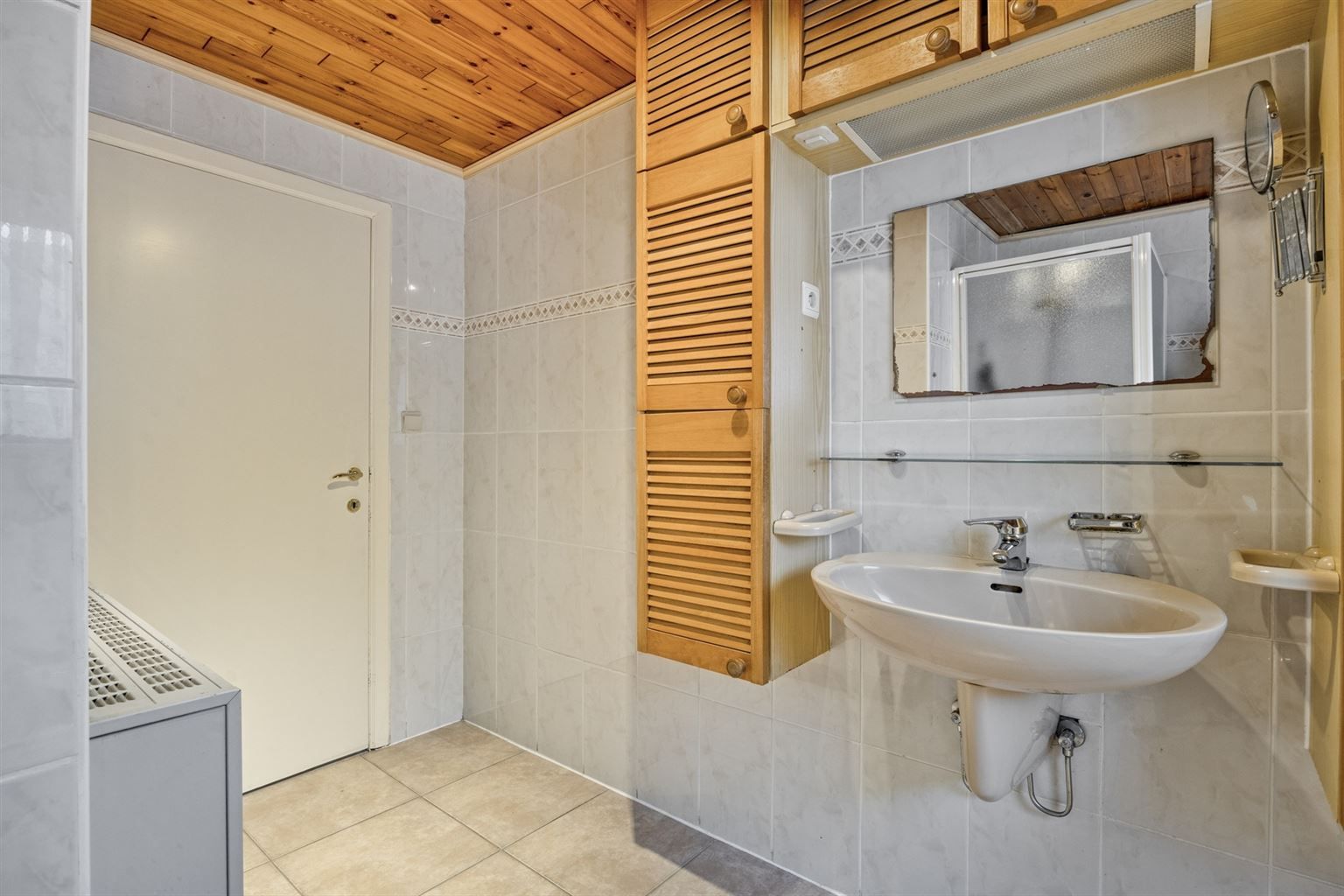 Gelijkvloerse, vrijstaande woning met 3 slaapkamers, omheinde tuin en garage op een rustige locatie nabij het centrum van Maaseik. foto 16