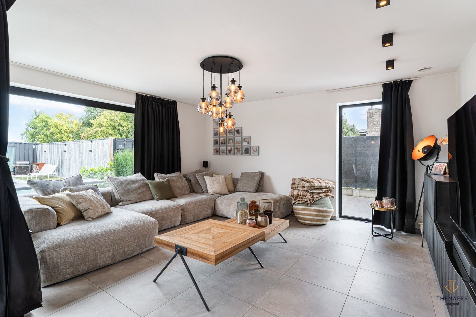 RECENTE MODERNE WONING MET ZWEMBAD & OPTIONEEL AAN TE KOPEN WEIDE VAN 1HA. foto 12