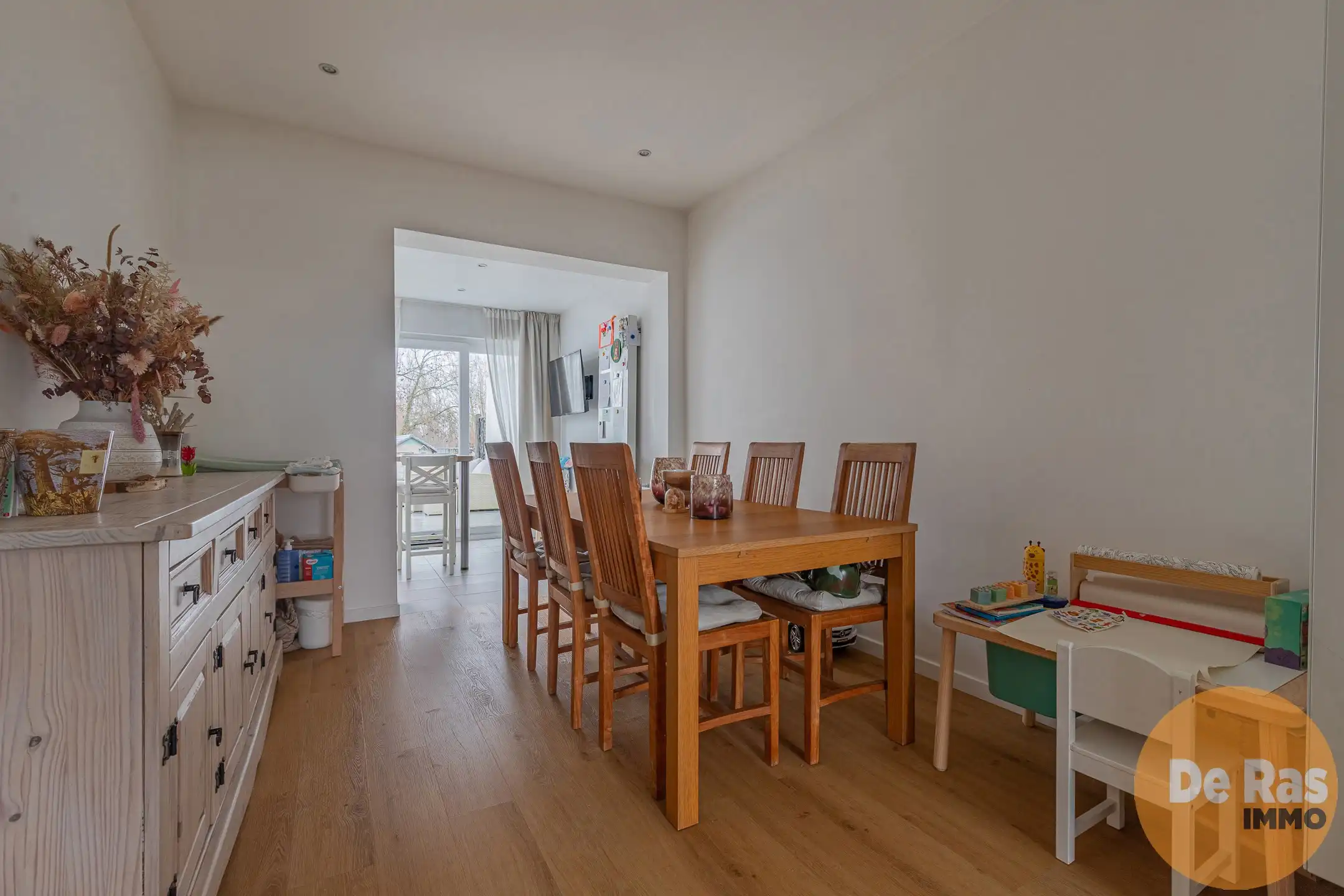 HUMBEEK -Leuke woning met tuin en 3 slpk met zicht op water foto 4