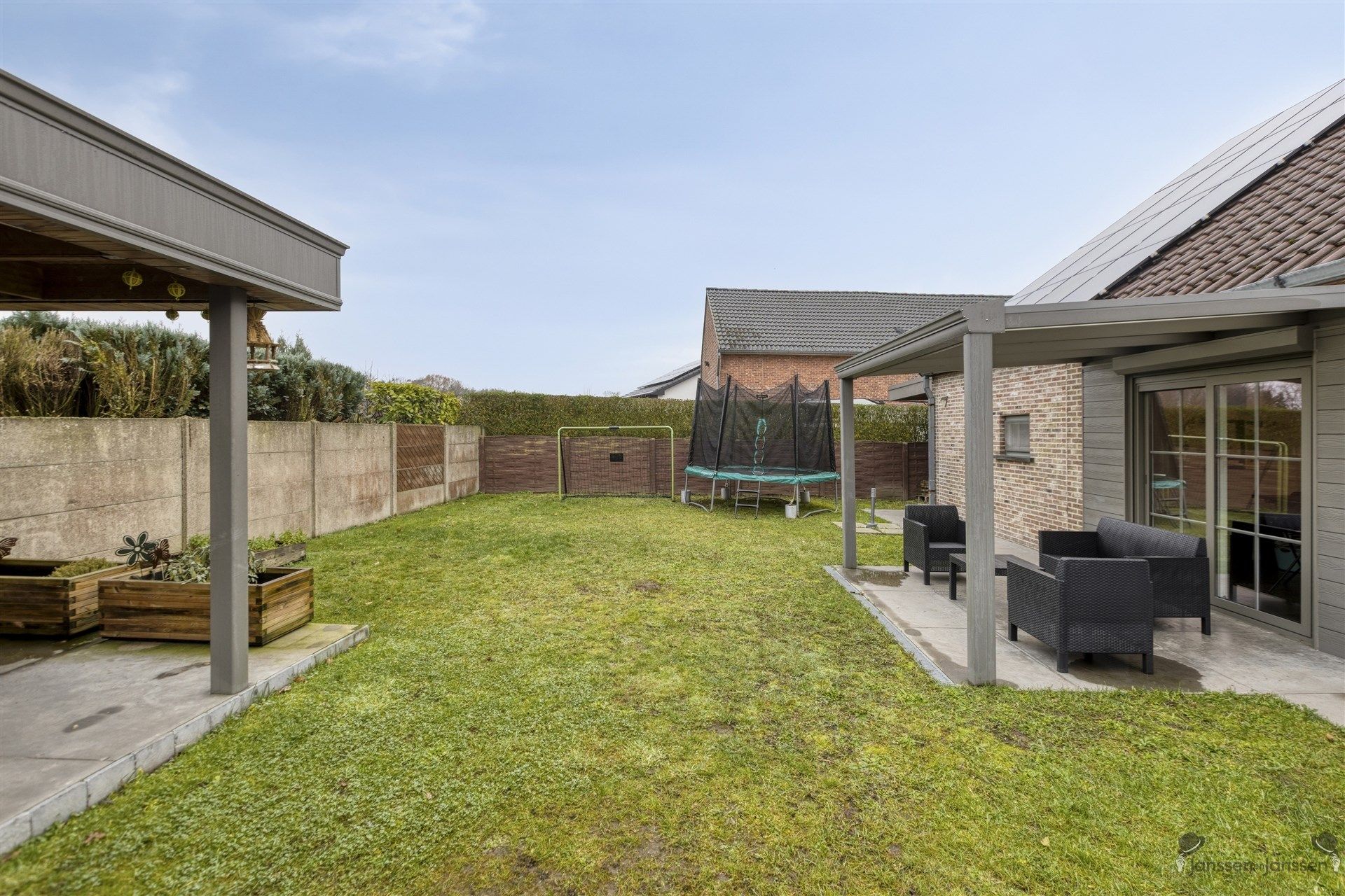 Instapklare recent vernieuwde gezinswoning foto 26