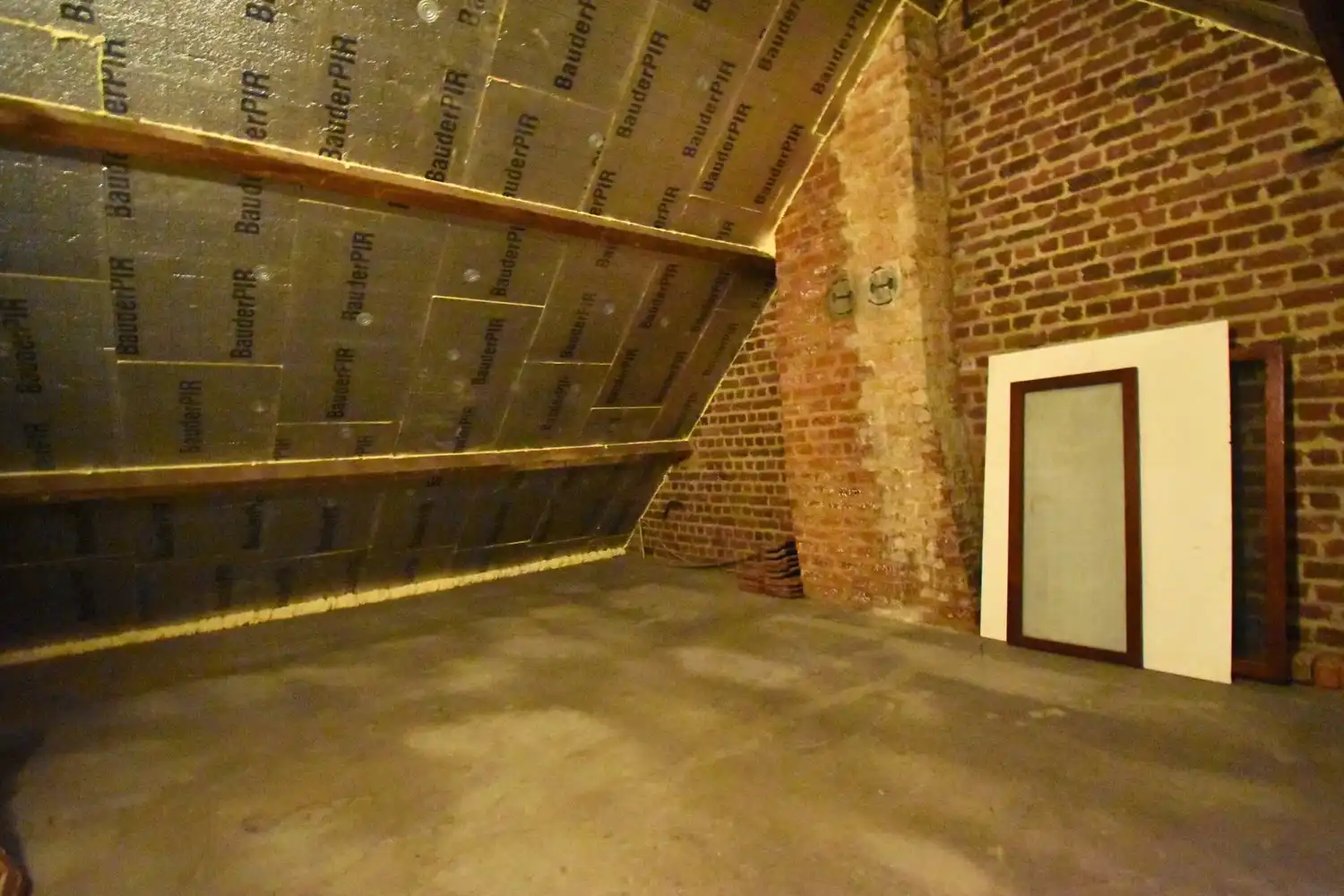 ruime bel-étagewoning met 3 slaapkamers, garage en tuin in het centrum van Sint-Pieters-Leeuw foto 17