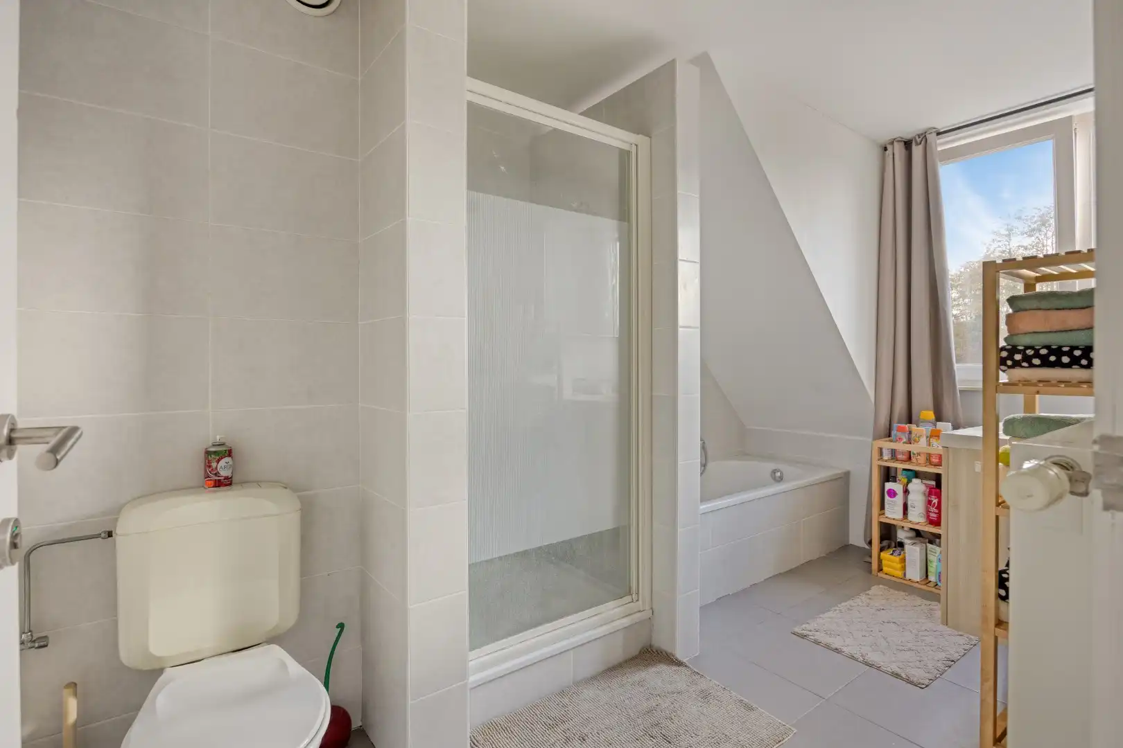 Kleinschalig appartementsgebouw bestaande uit 4 appartementen + 4 carports. foto 23