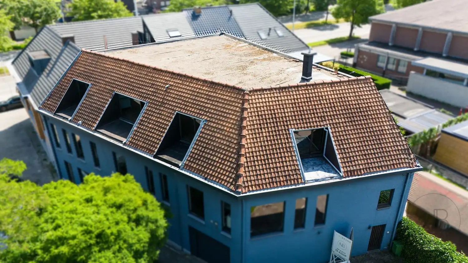 Te renoveren appartemtent met garage te koop! foto 3