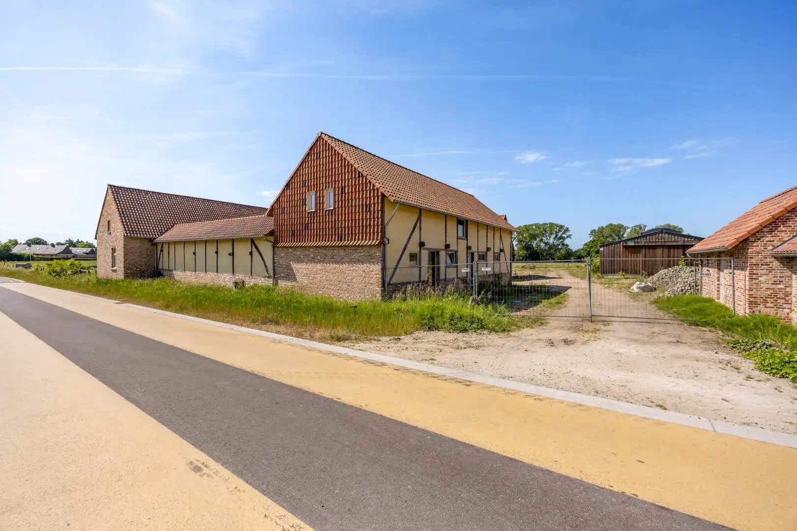 UNIEKE VIERKANTSHOEVE met paardenstallen op 7,34 hectare met vergunning voor zwembad en poolhouse foto 42