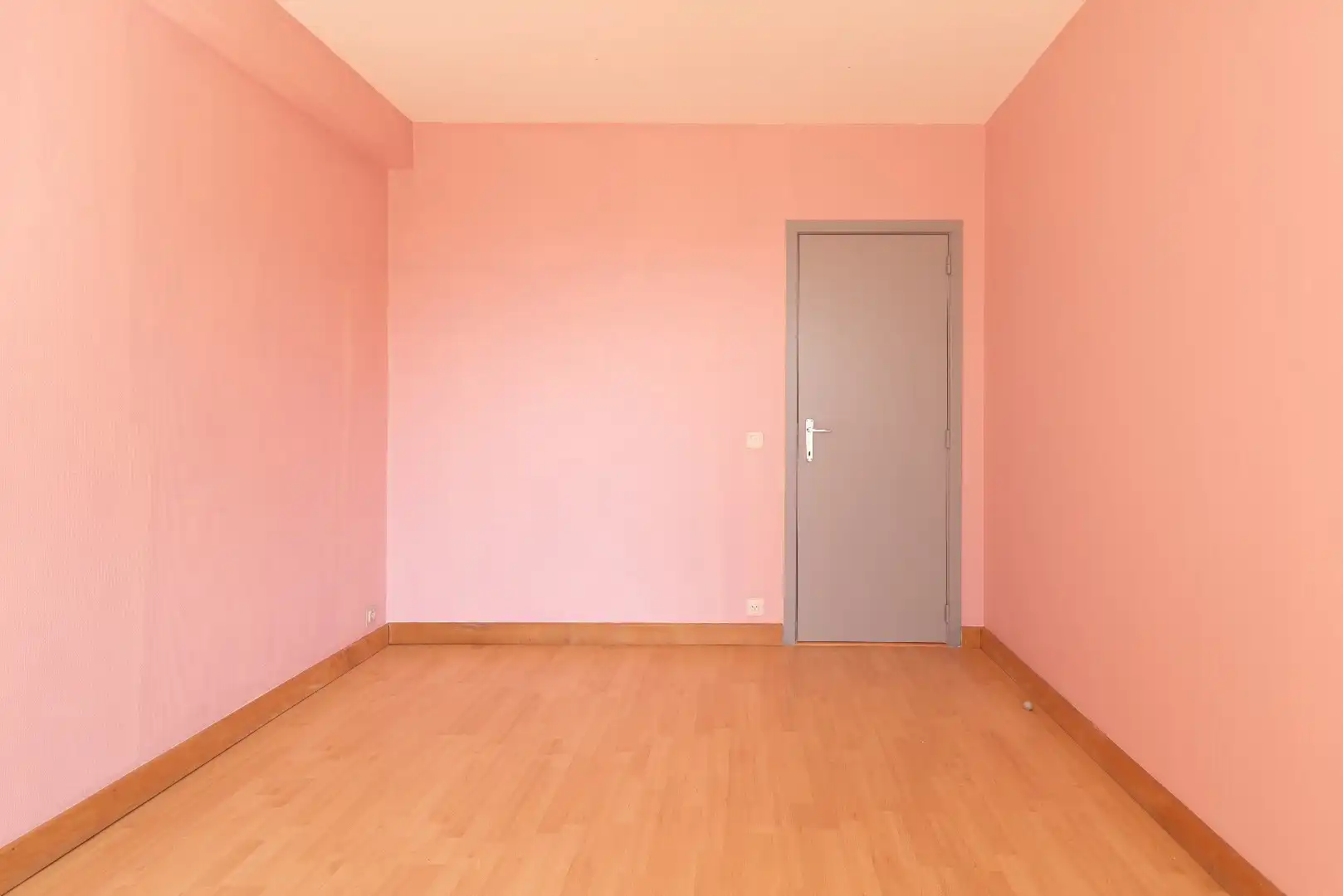 Lichtrijk appartement met panoramisch zeezicht aan de kust foto 16