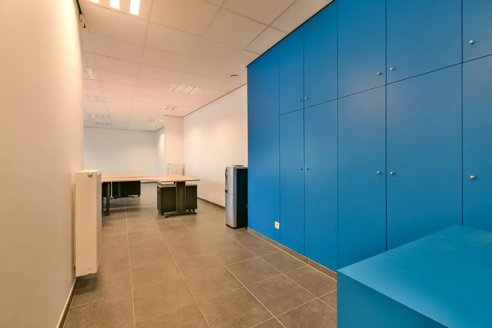Handelszaak gelegen op een toplocatie in centrum Ruddervoorde! foto 5