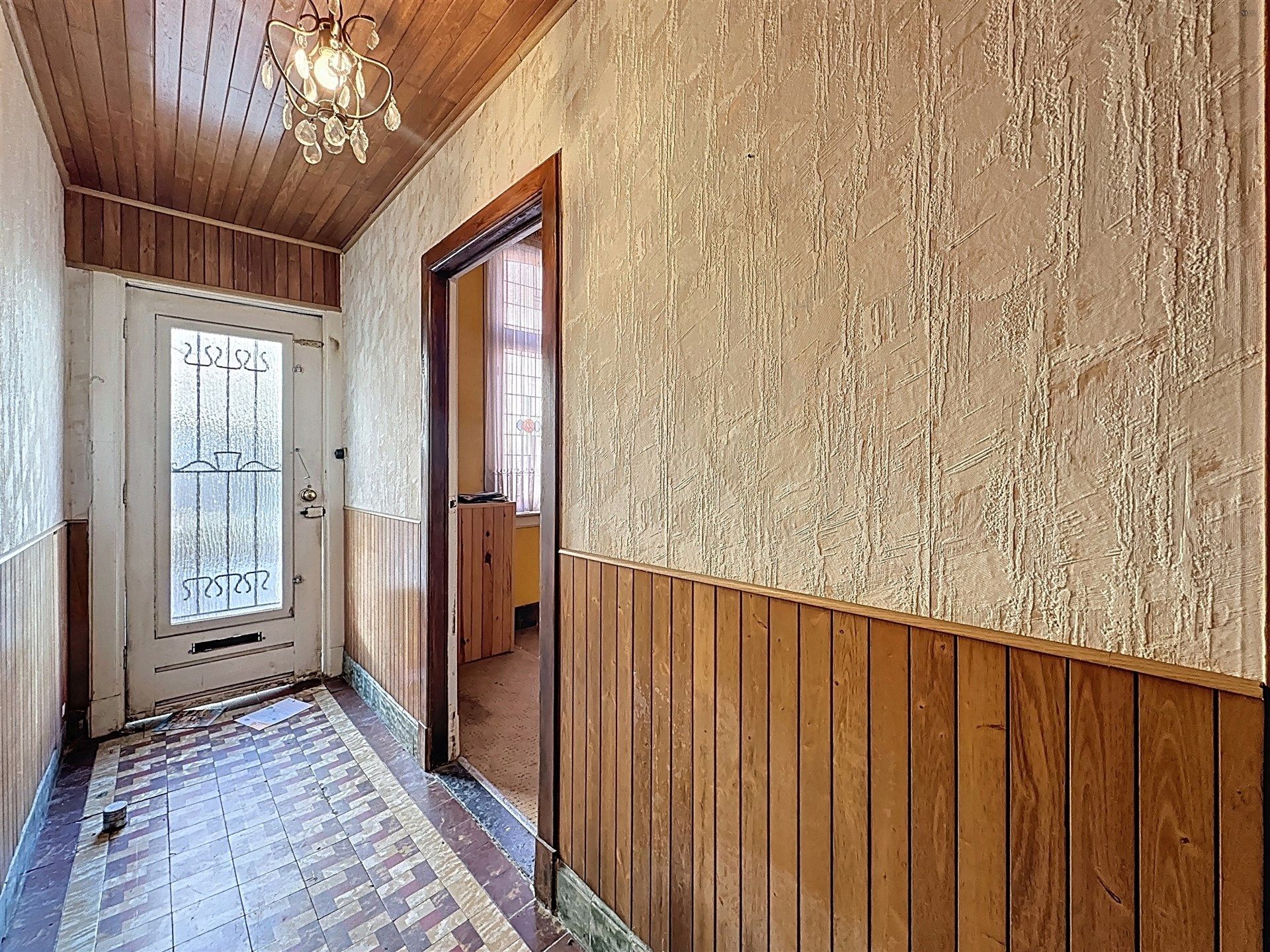 Halfopen bebouwing met 3 slaapkamers, ruime garage op perceel van 380m². foto 5