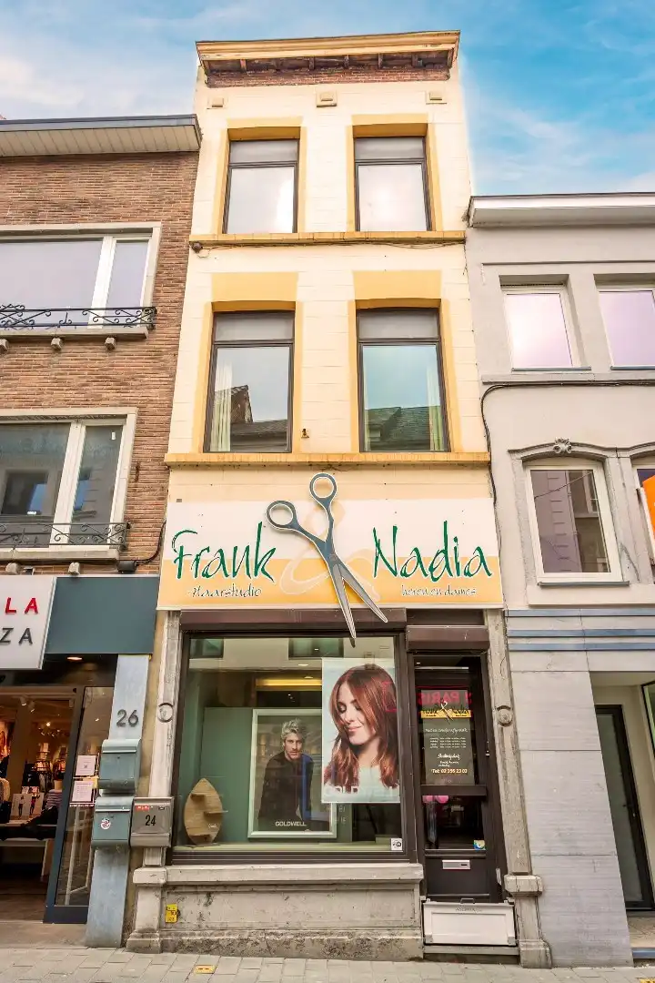 Handelspand met woonst te Halle-centrum foto 3