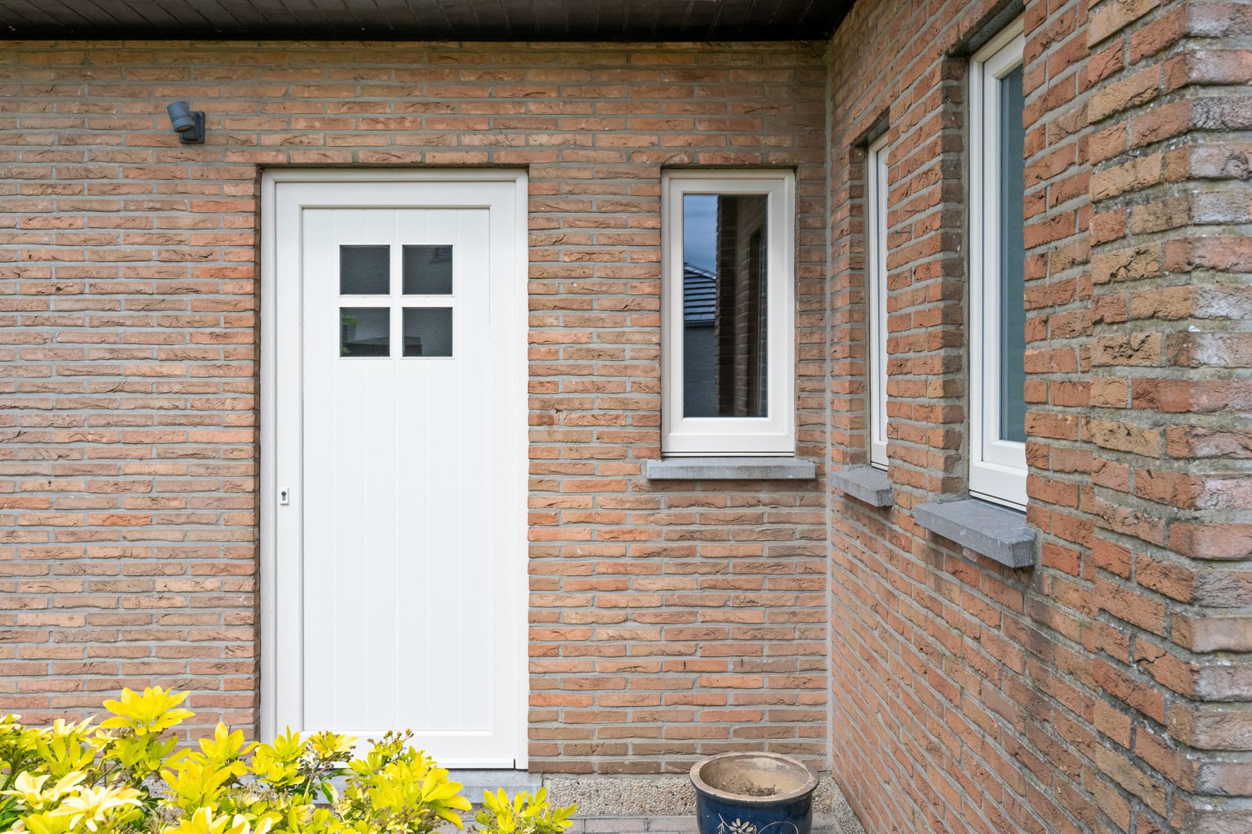 Rustig gelegen bungalow met bijhorende weide, stal en garage foto 5