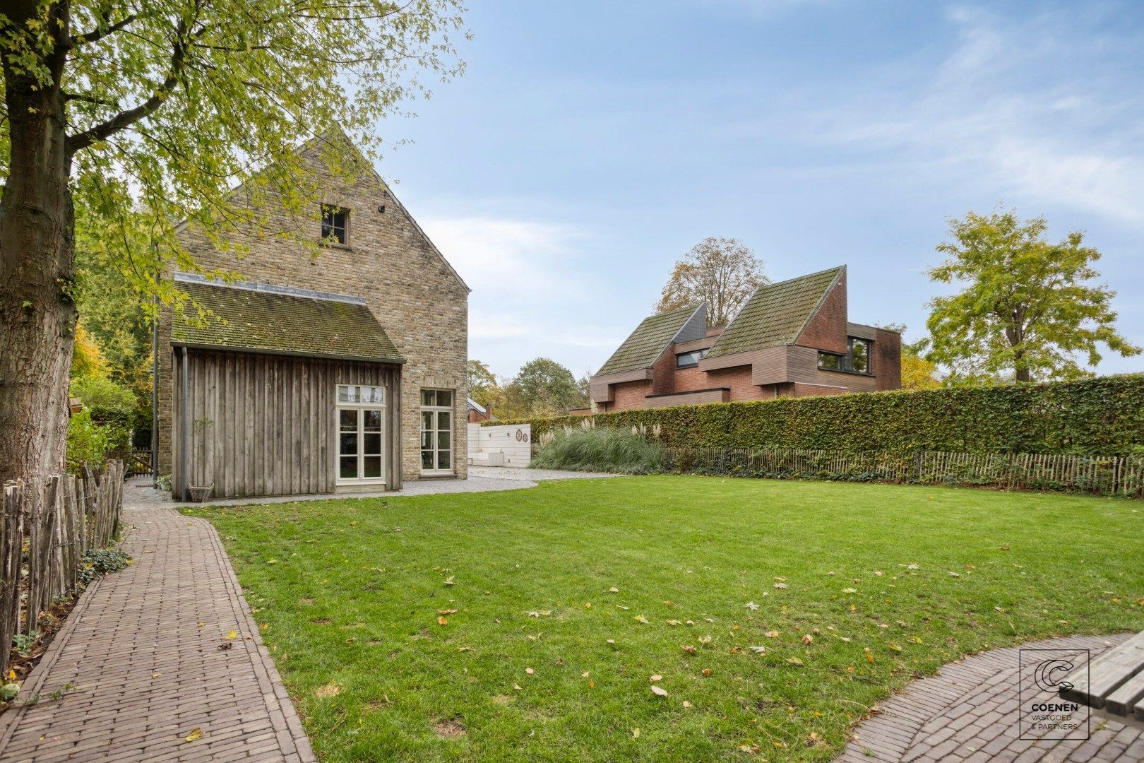 Prachtige woning met een bew. opp. van 302 m², 6 slpk, 3 bk en prachtige tuin met zwembad  foto 39
