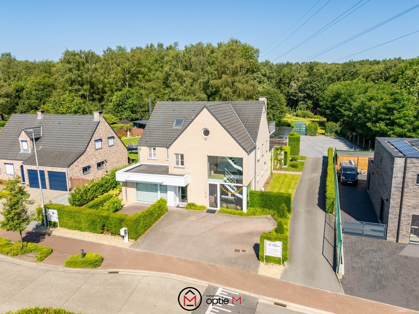 KANTOREN MET WONING EN EXTRA MOGELIJKHEDEN OP UNIEK PERCEEL VAN 40A21 foto 1