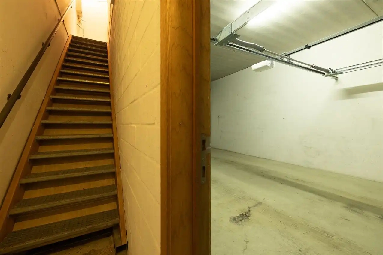 Stadswoning met vier slpk, garage te midden van centrum foto 27