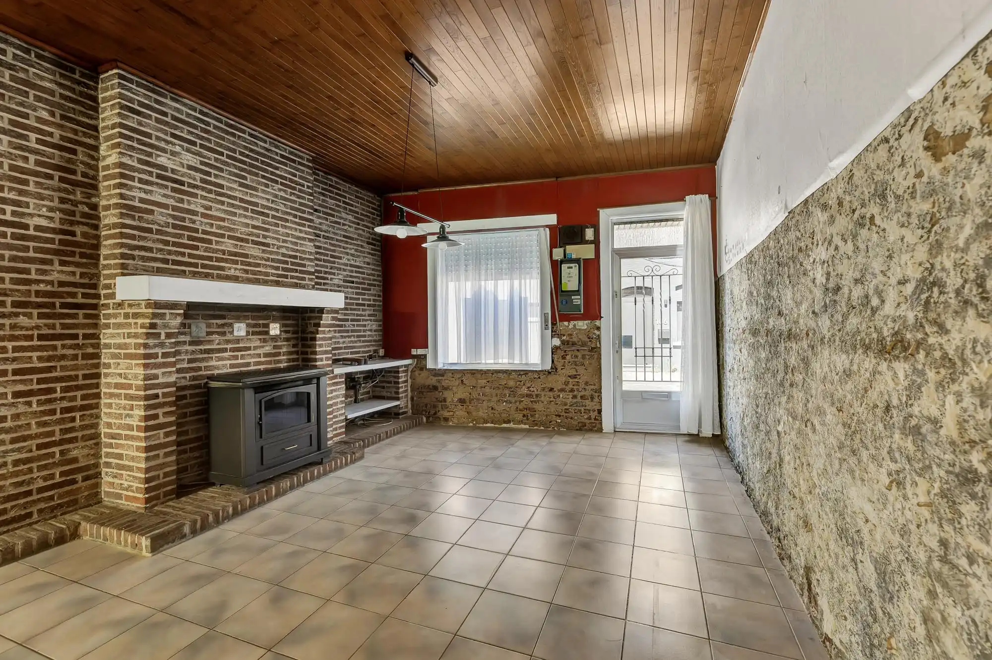 Te renoveren woning met veel potentieel en prachtige tuin foto 5