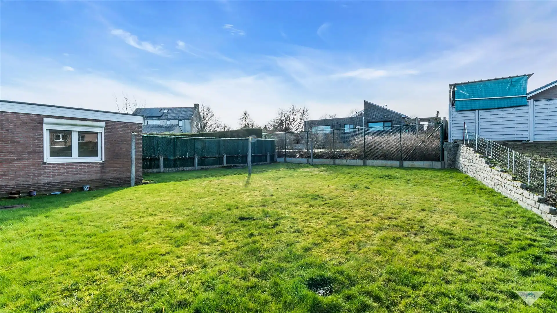 Te renoveren woning in rustige doodlopende straat foto 3