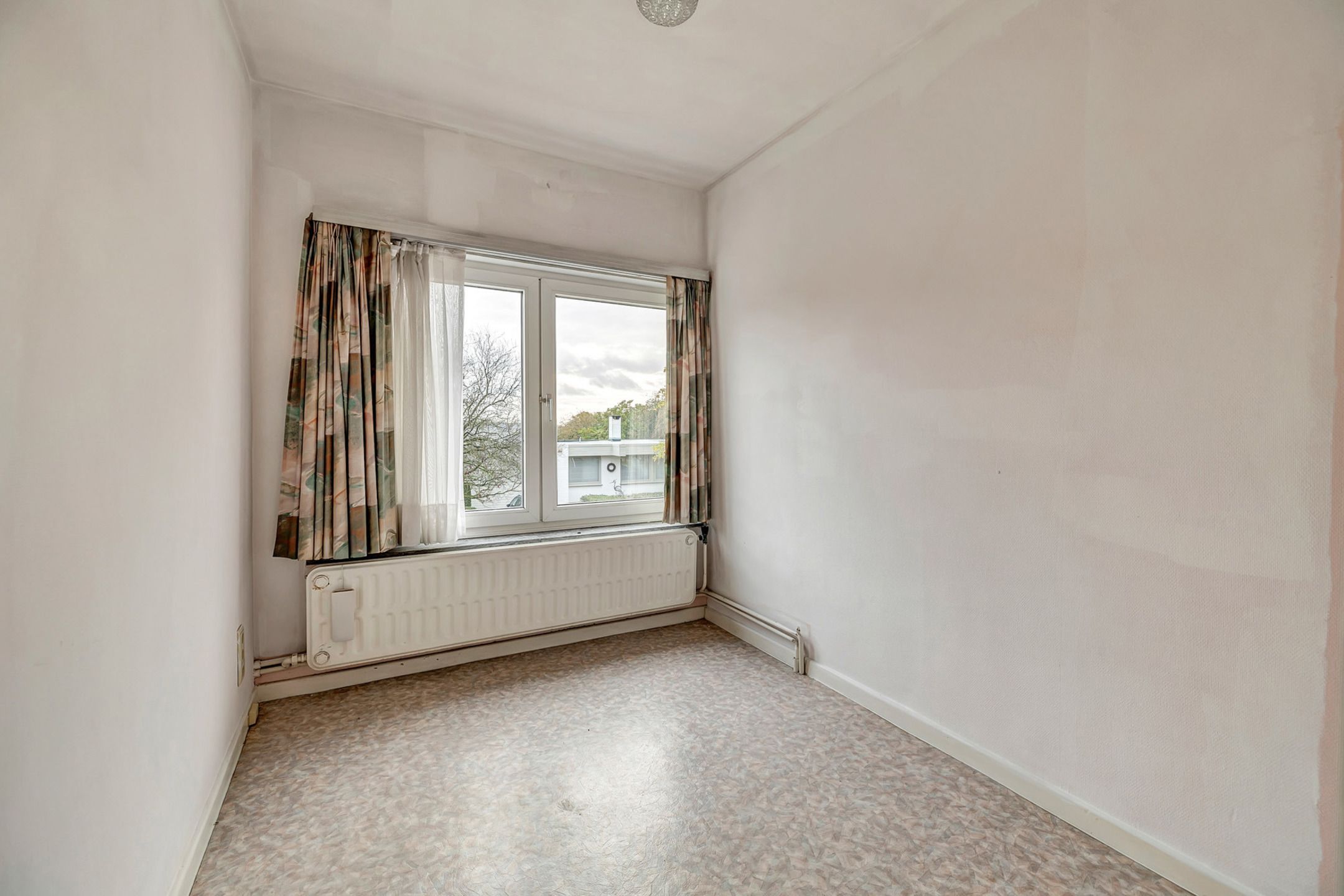 Halfopen bebouwing met garage te koop in Meerbeke! foto 16