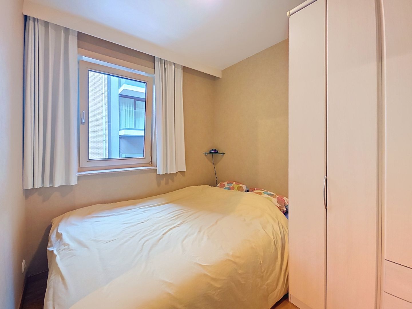 Gemeubeld en instapklaar type doorloper appartement in de winkelstraat van Nieuwpoort. foto 7