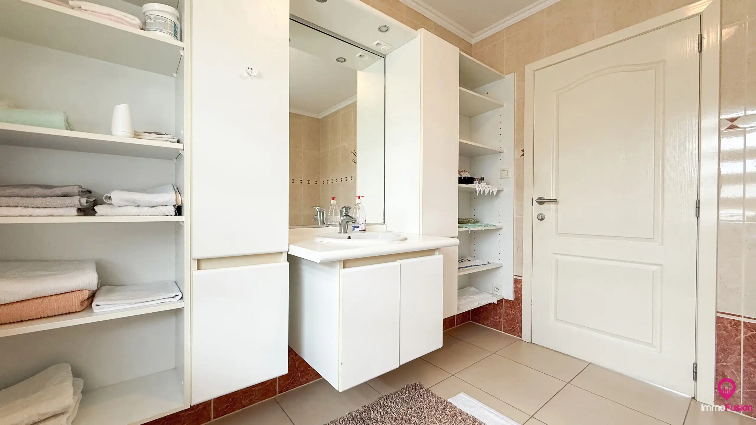 Ruime woning van 285m² met 5 slpks en apart bureel ruimte!  foto 26