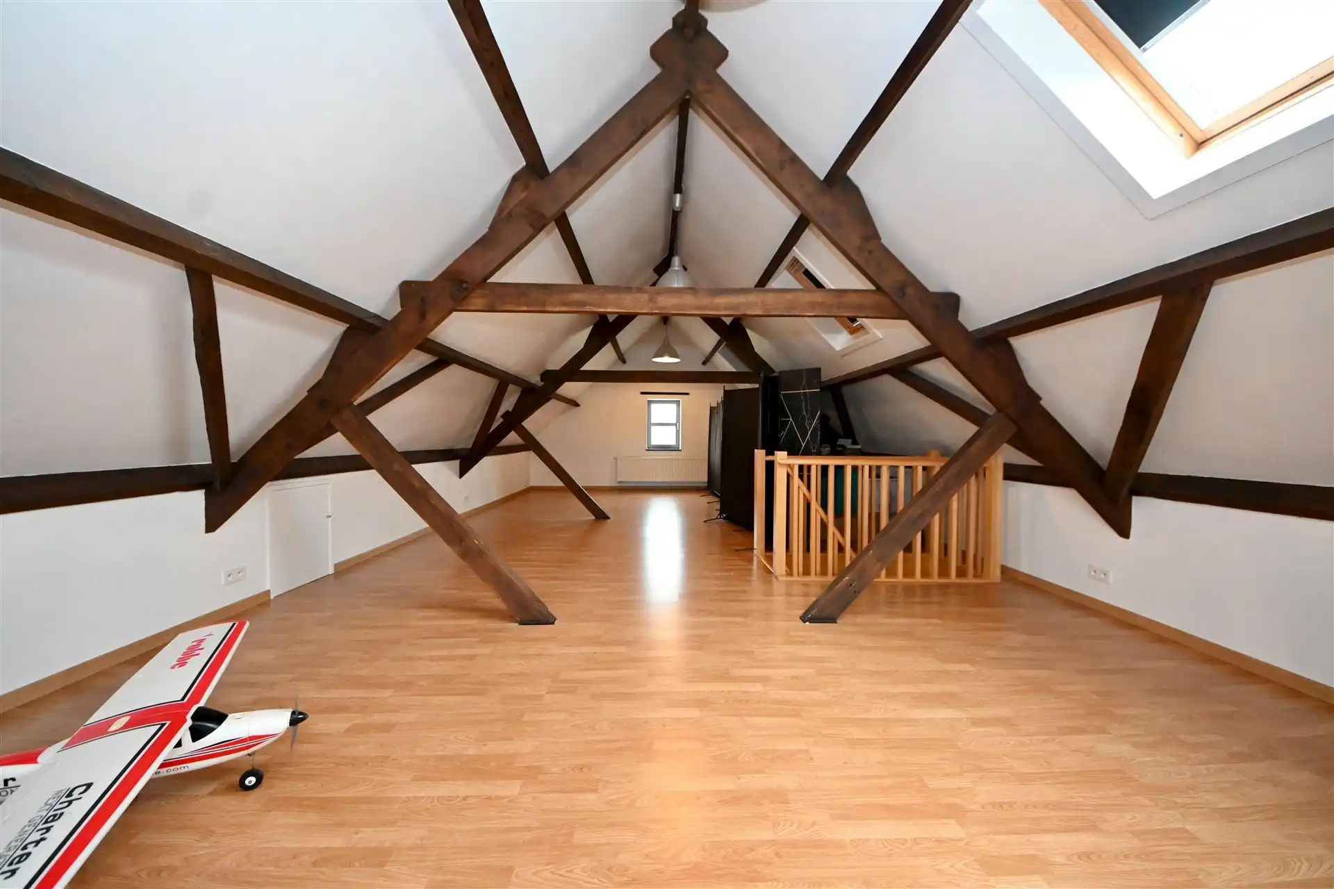 Woning met 4 slaapkamers en garage.  foto 16