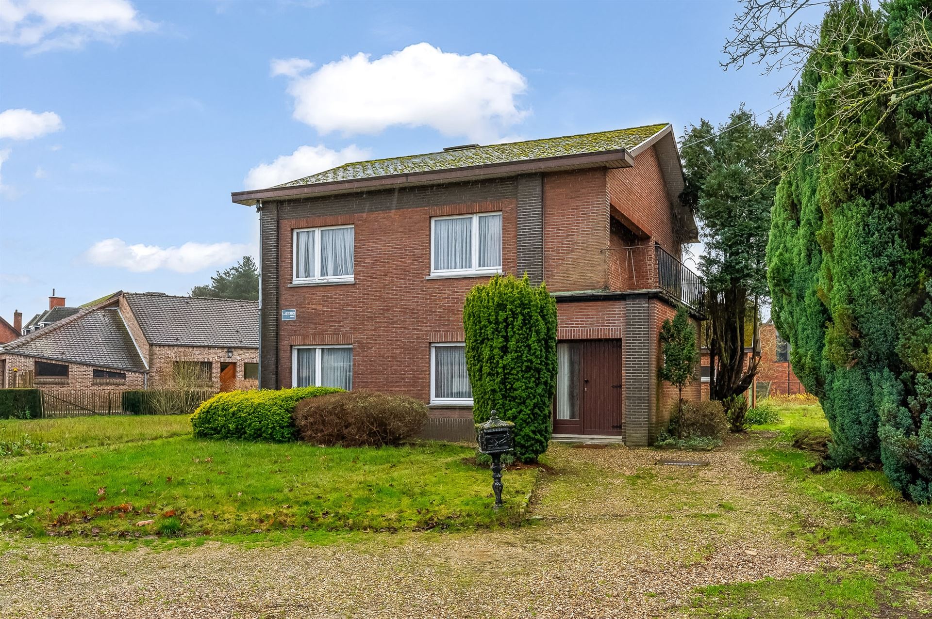 Ruime woning met 3 slaapkamers en leuke zuidgerichte tuin foto 2